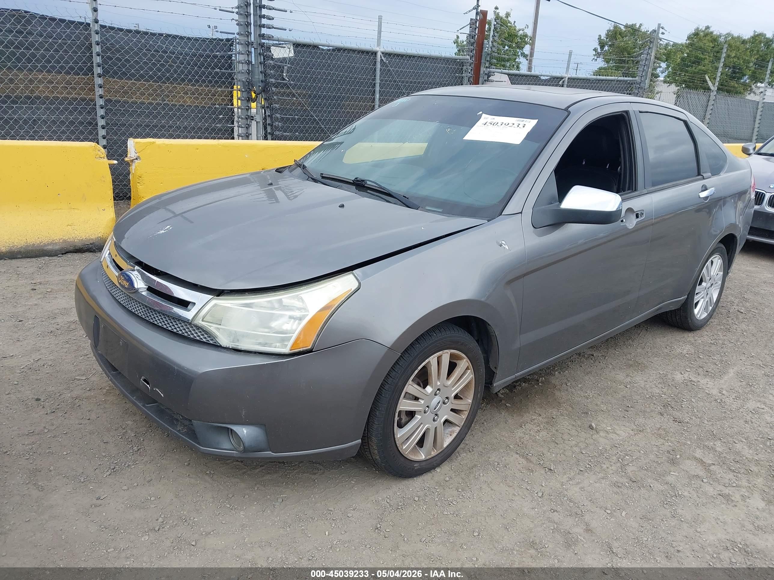 FORD FOCUS image 2