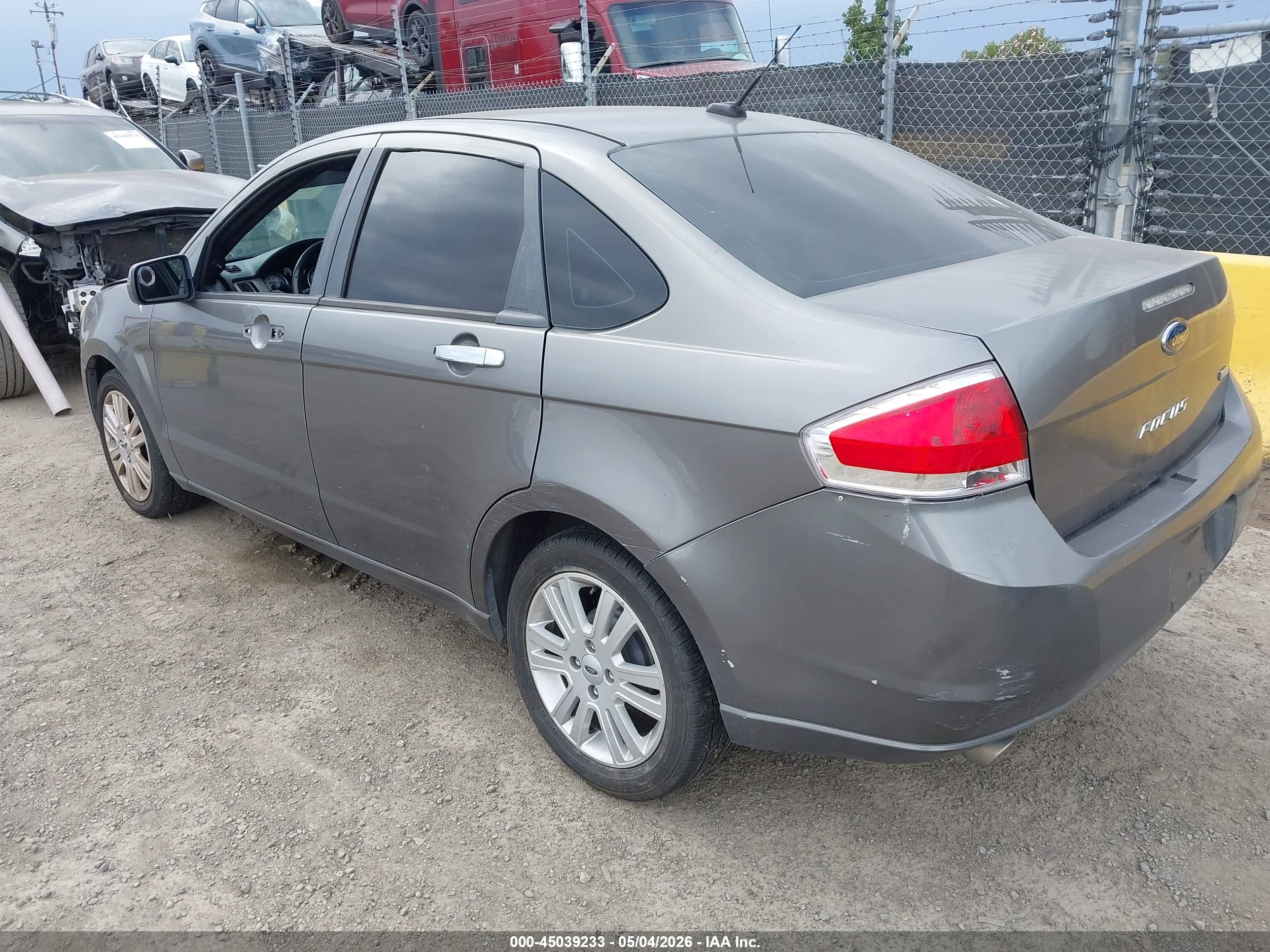 FORD FOCUS image 3