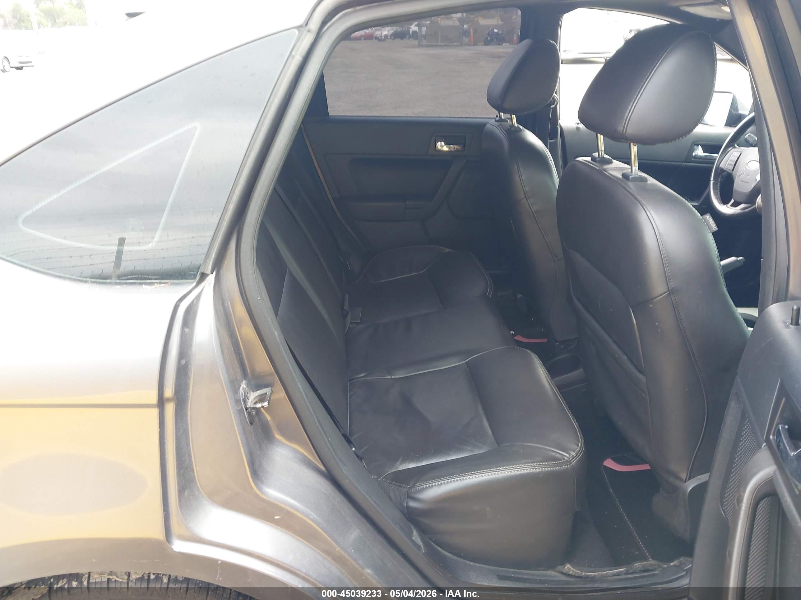 FORD FOCUS image 8