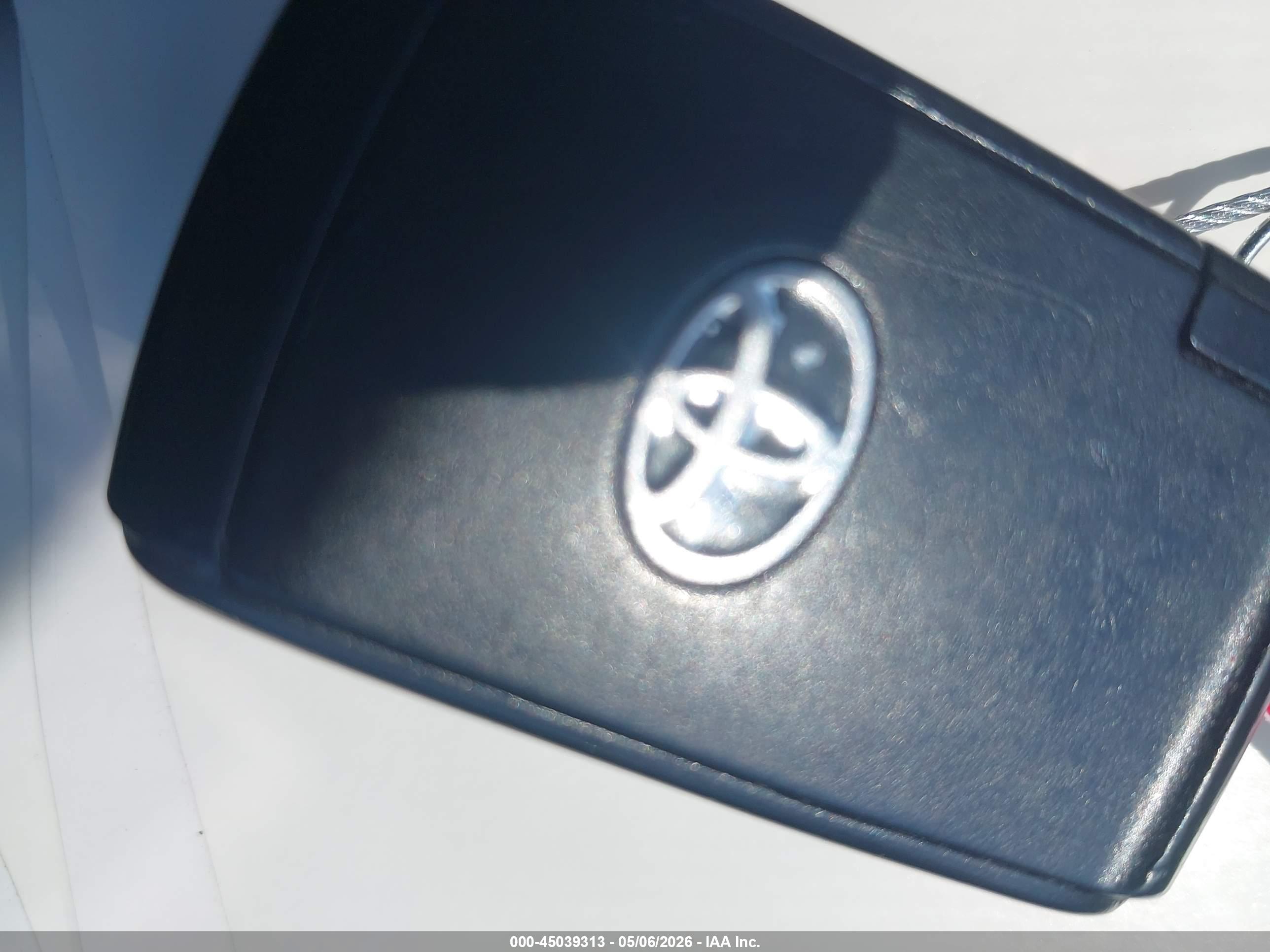 TOYOTA PRIUS image 11
