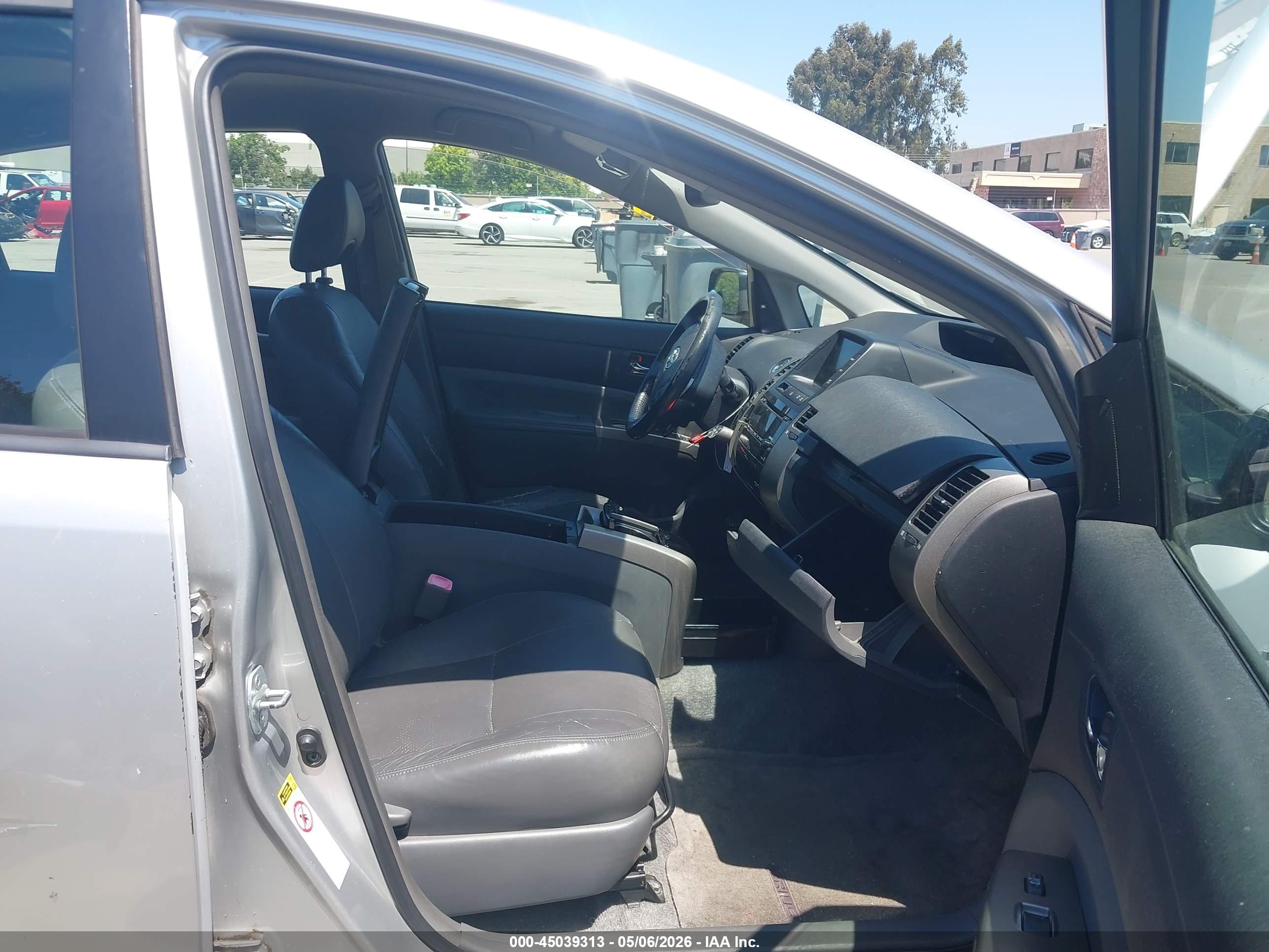 TOYOTA PRIUS image 5