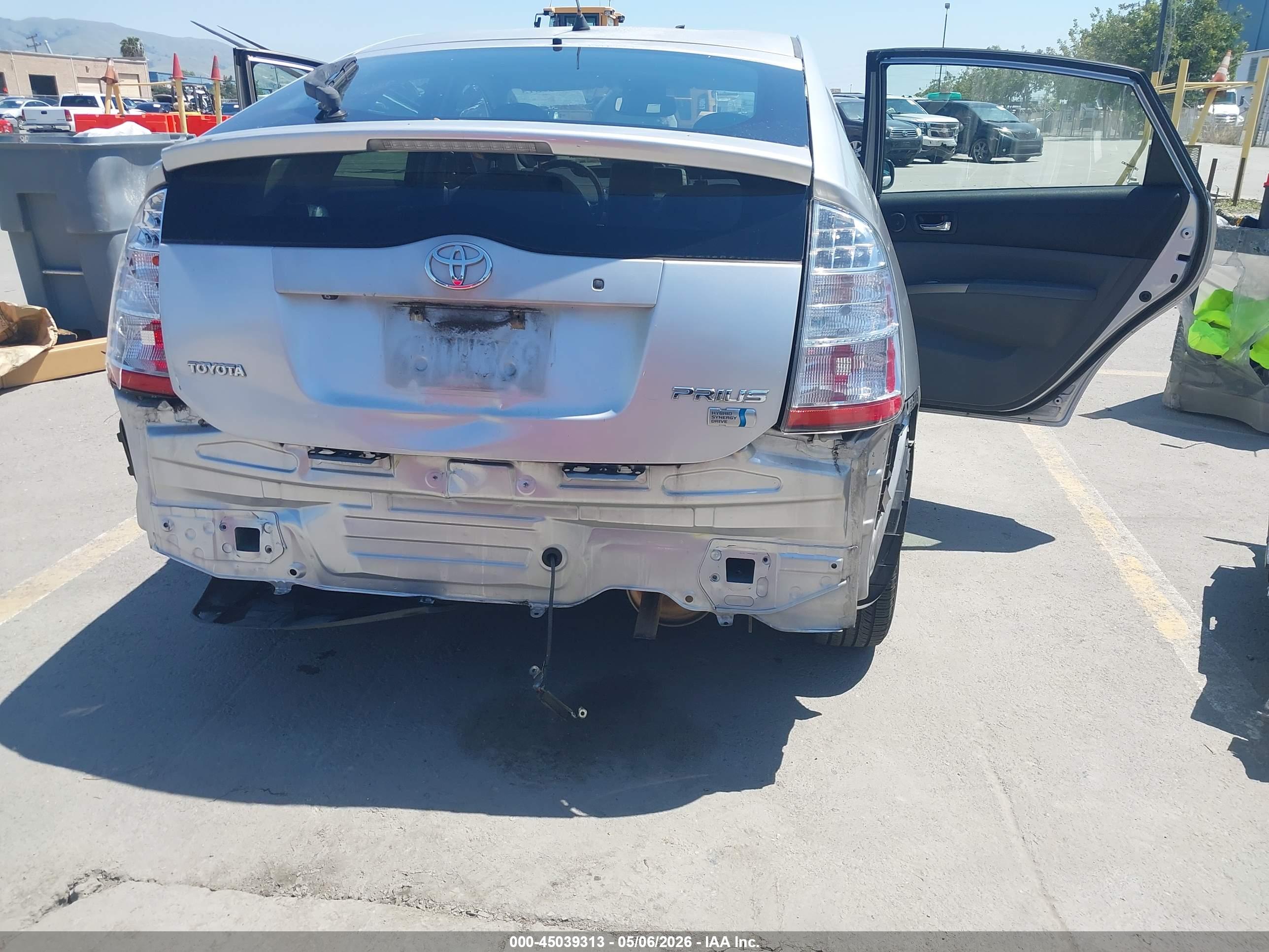 TOYOTA PRIUS image 6