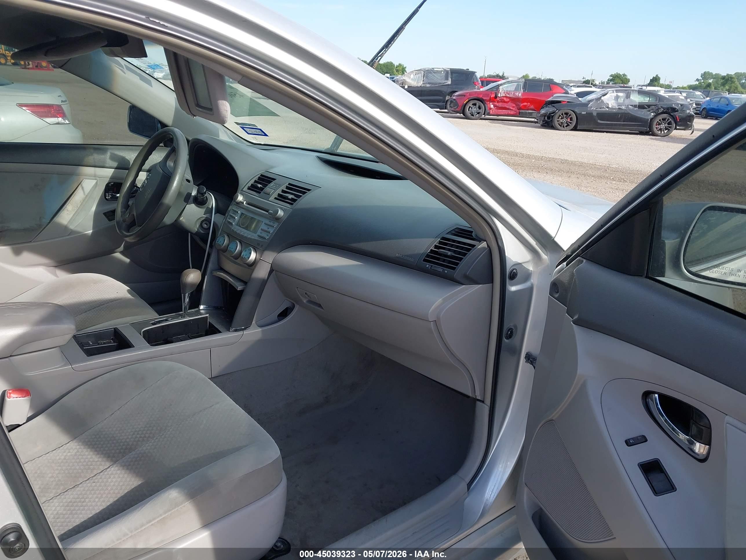 TOYOTA CAMRY image 5