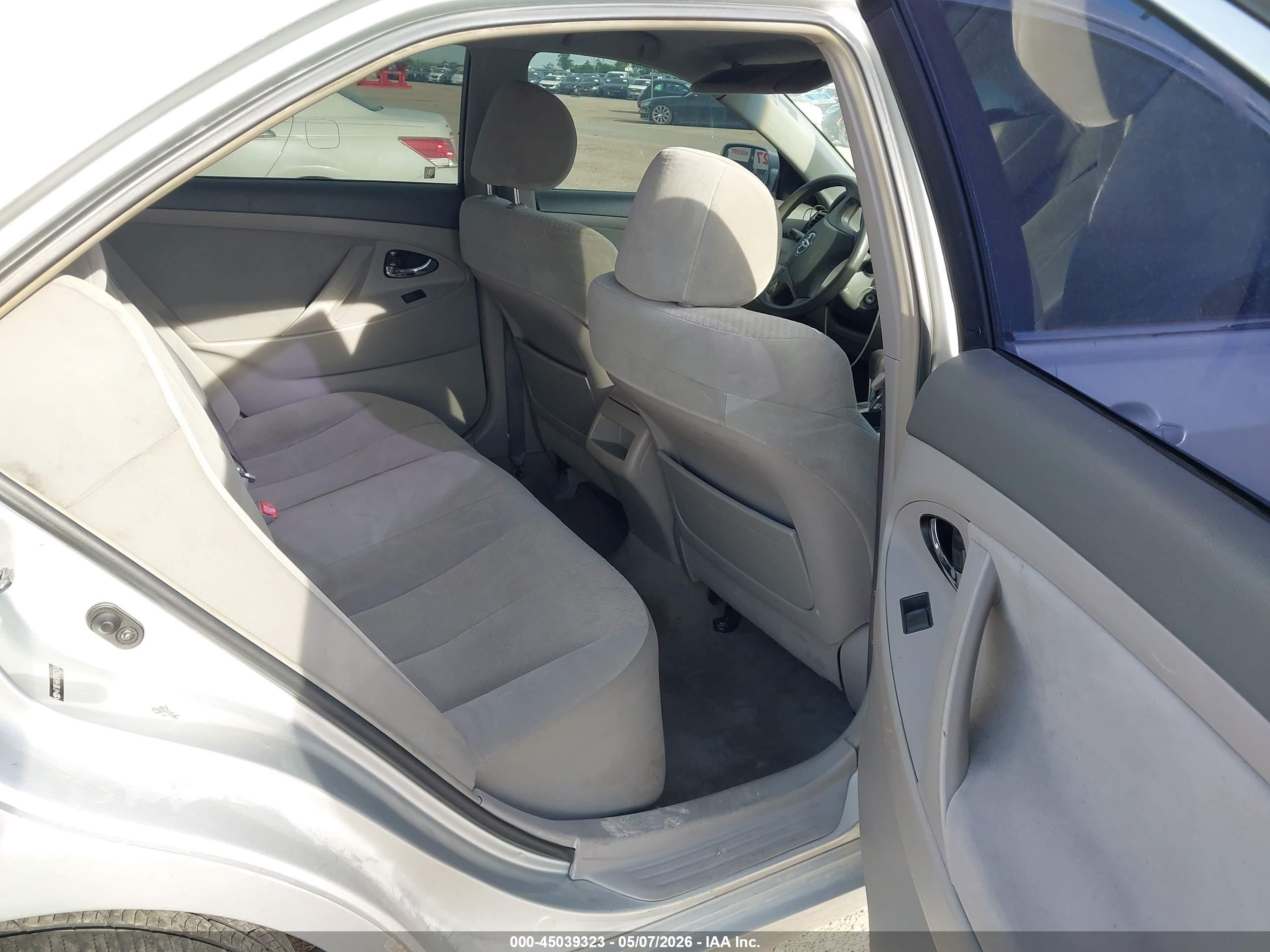 TOYOTA CAMRY image 8