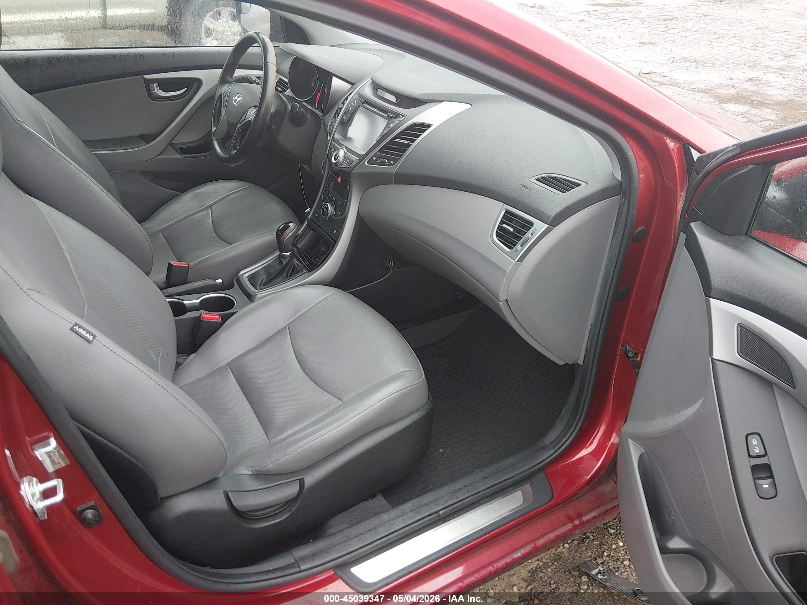 HYUNDAI ELANTRA image 5