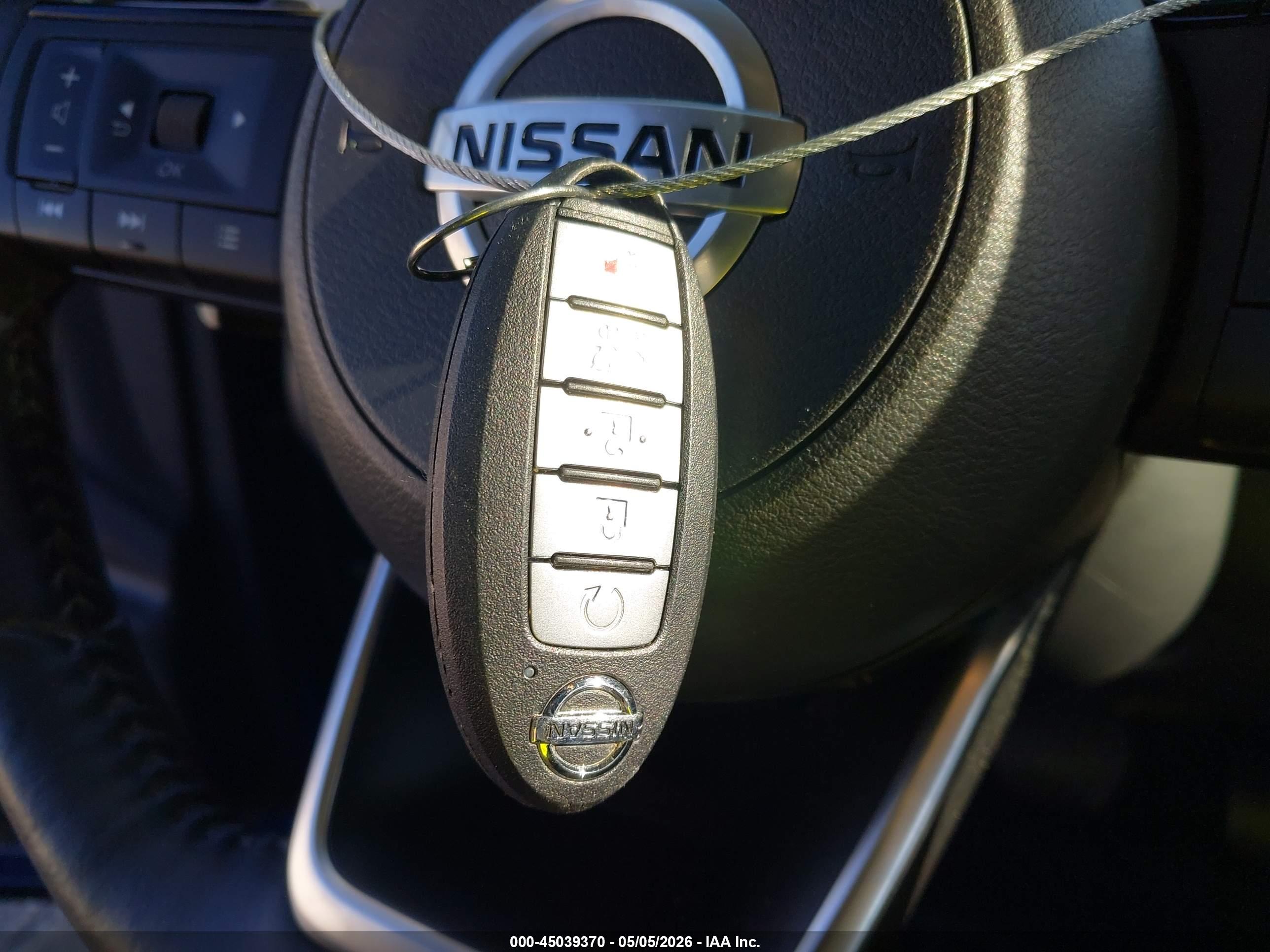 NISSAN ROGUE image 11