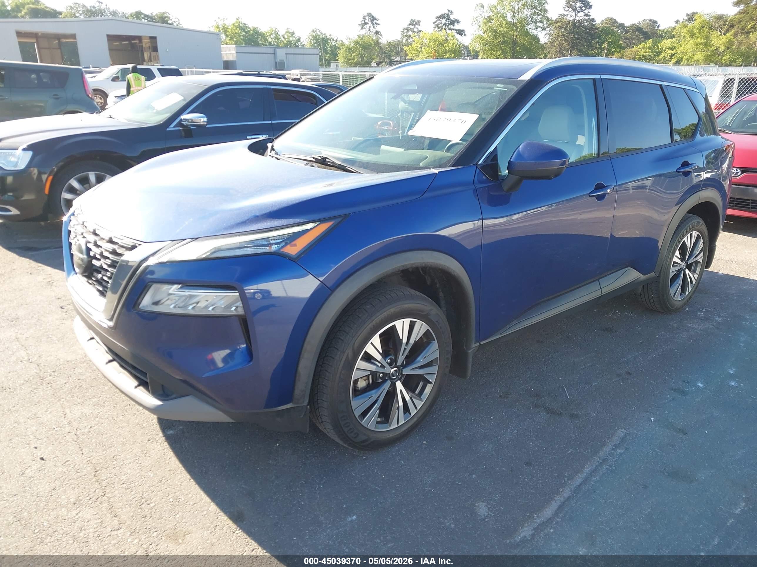 NISSAN ROGUE image 2