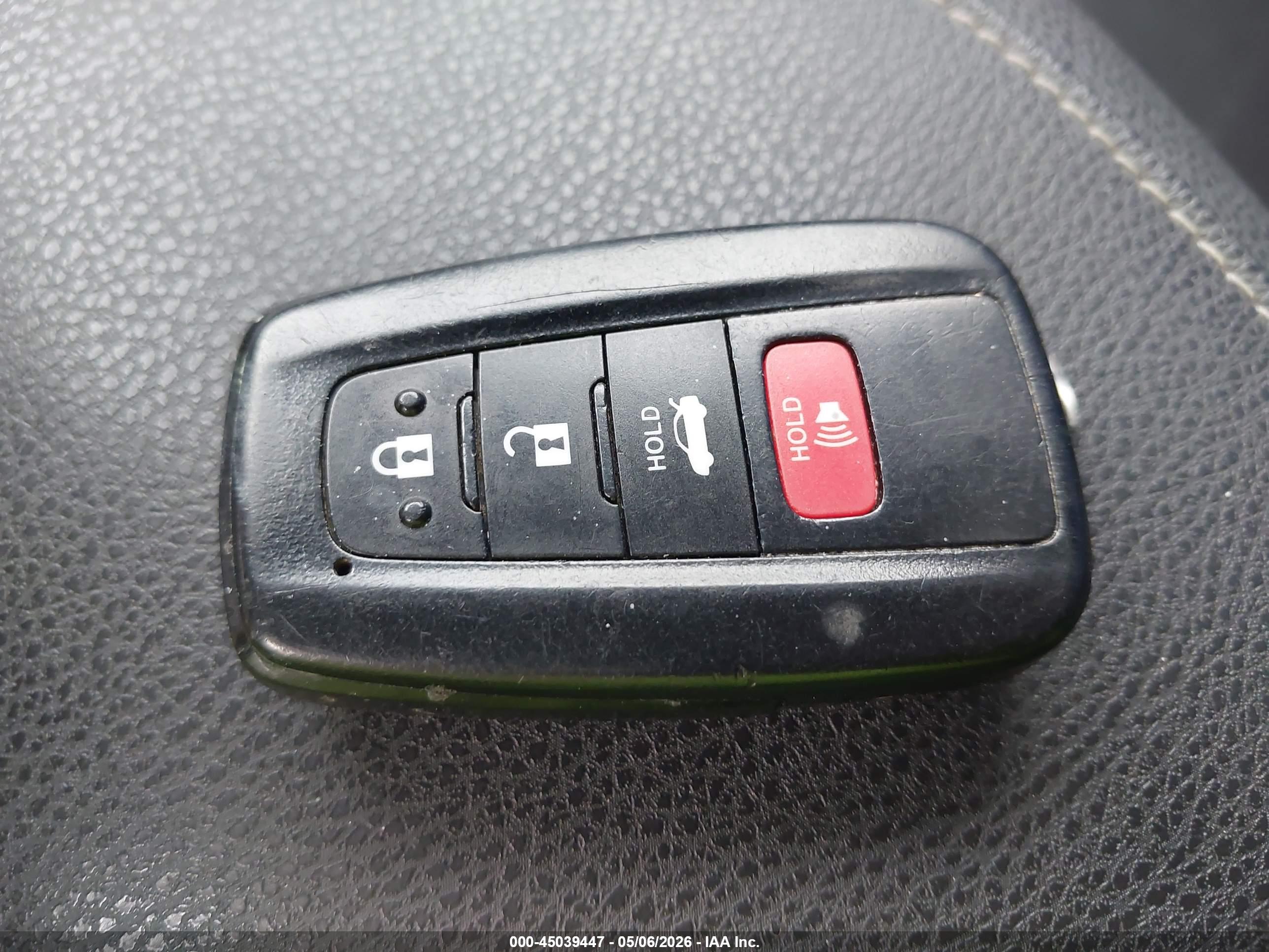 TOYOTA CAMRY image 11
