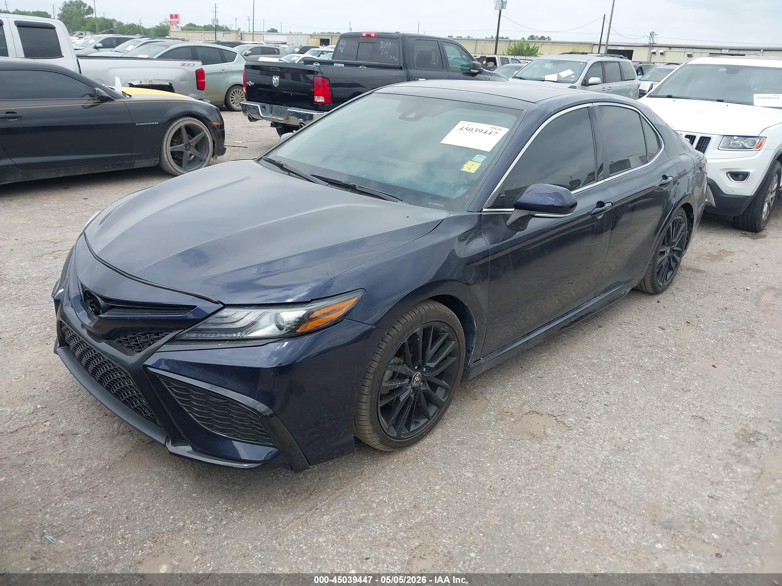 TOYOTA CAMRY image 2