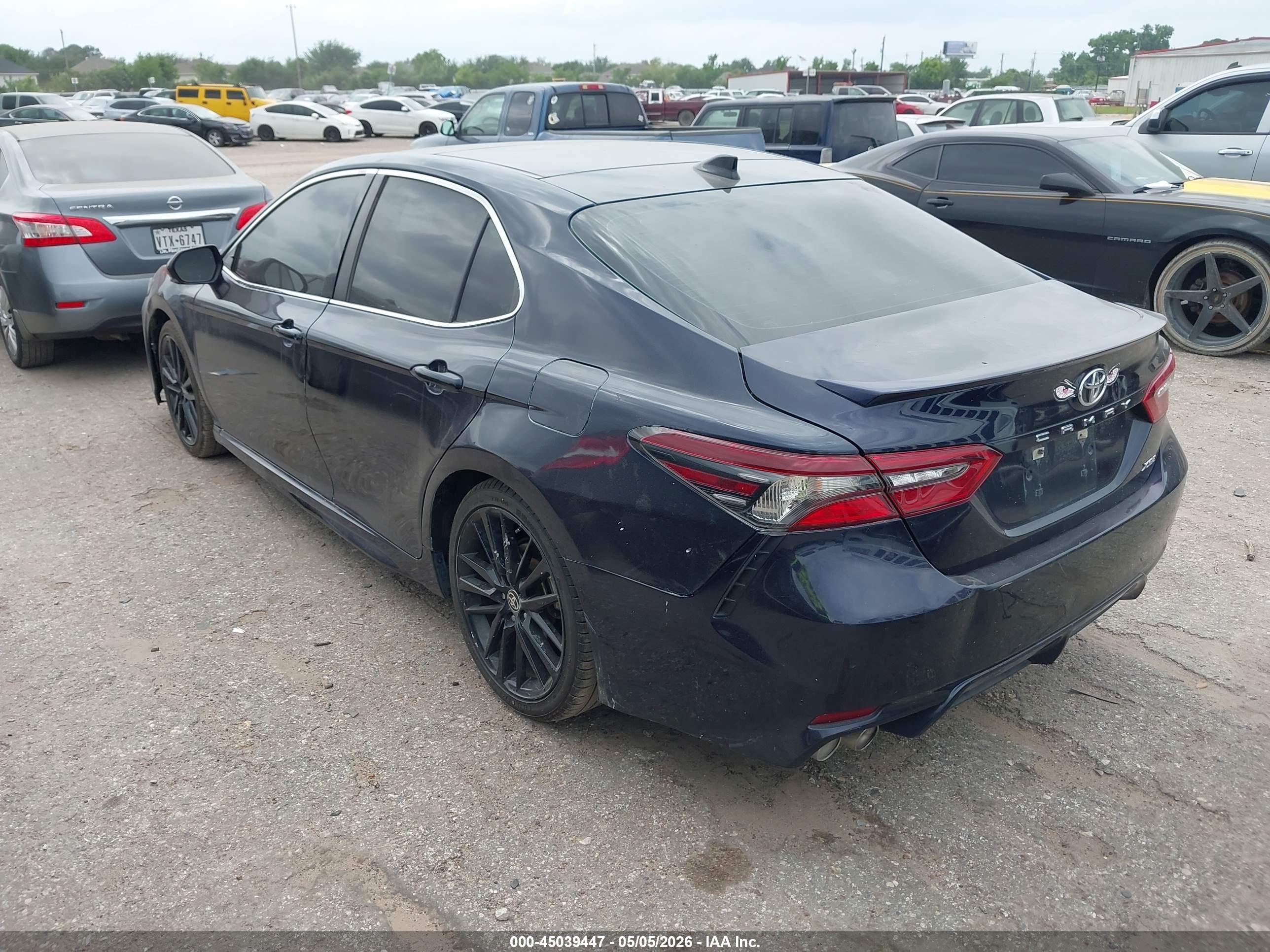 TOYOTA CAMRY image 3