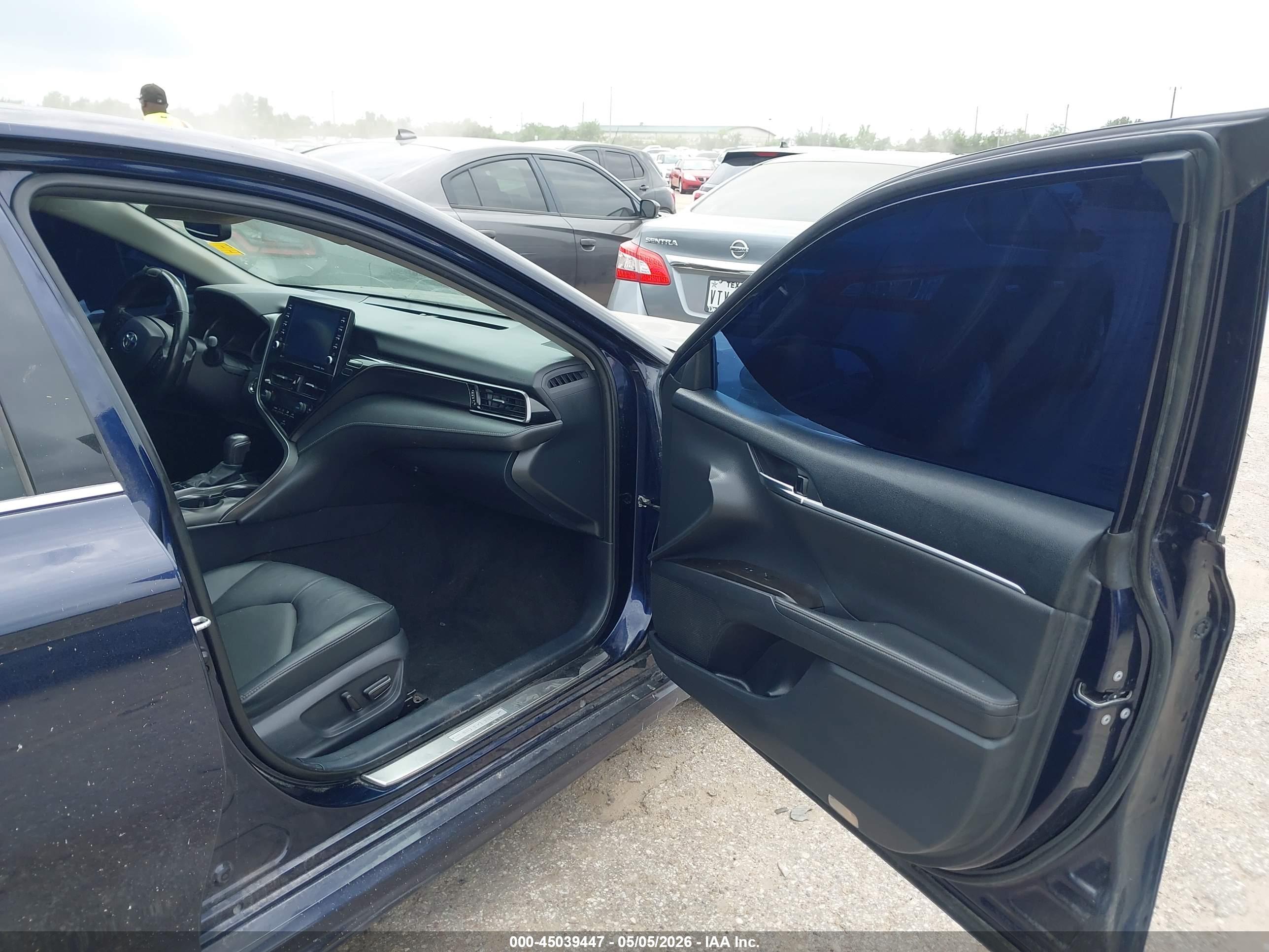 TOYOTA CAMRY image 5