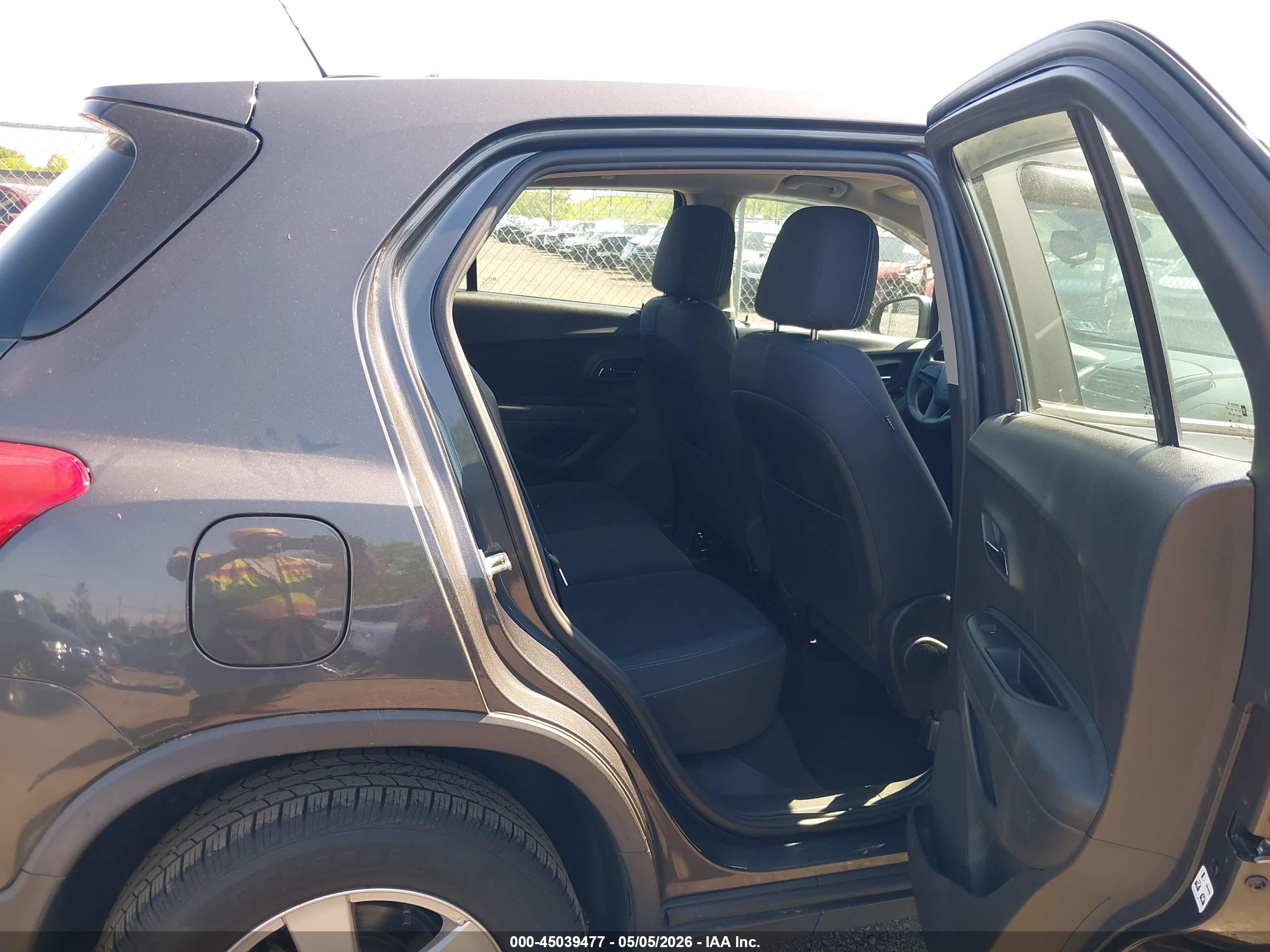 CHEVROLET TRAX image 8