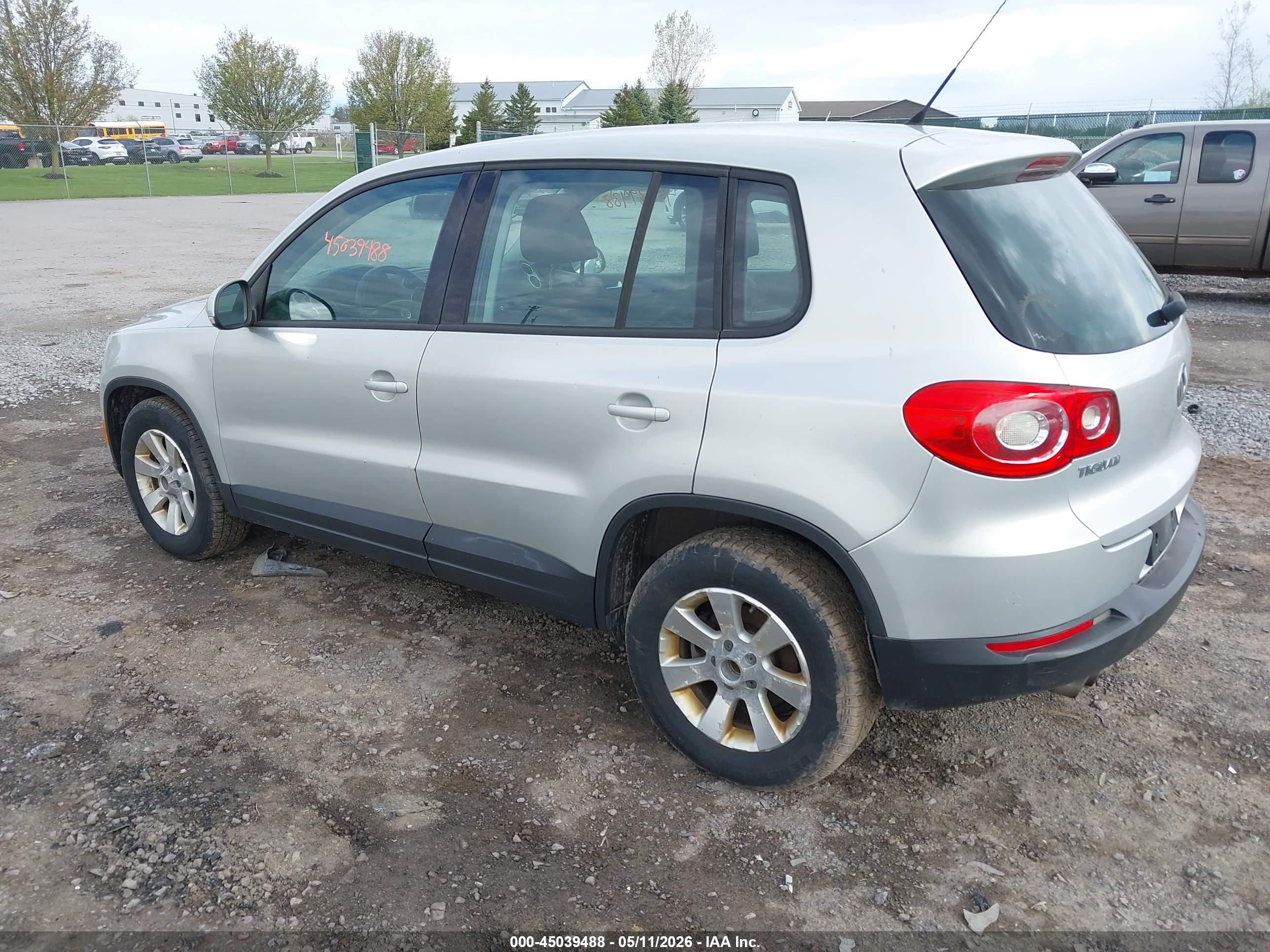 VOLKSWAGEN TIGUAN image 3