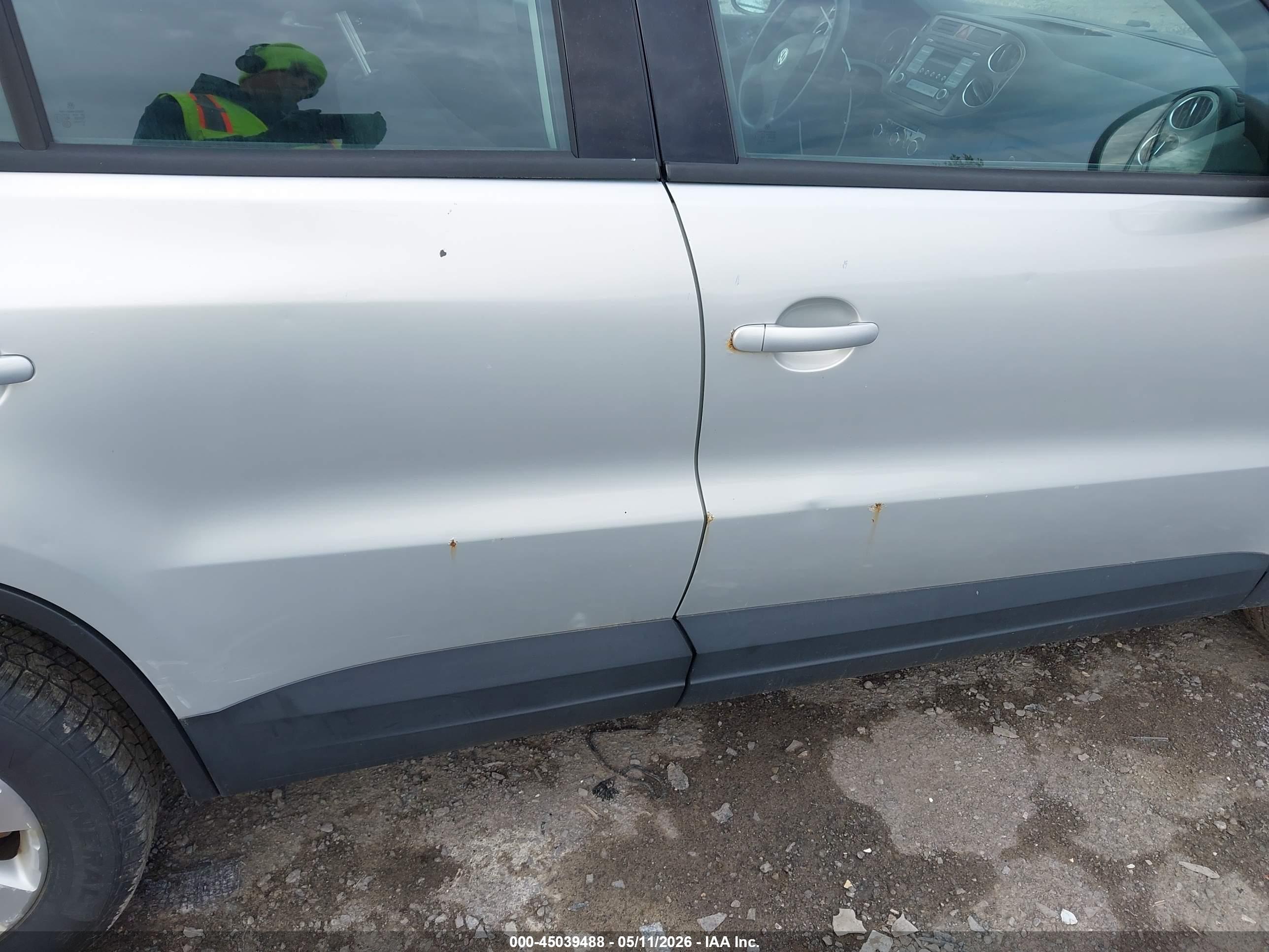VOLKSWAGEN TIGUAN image 6