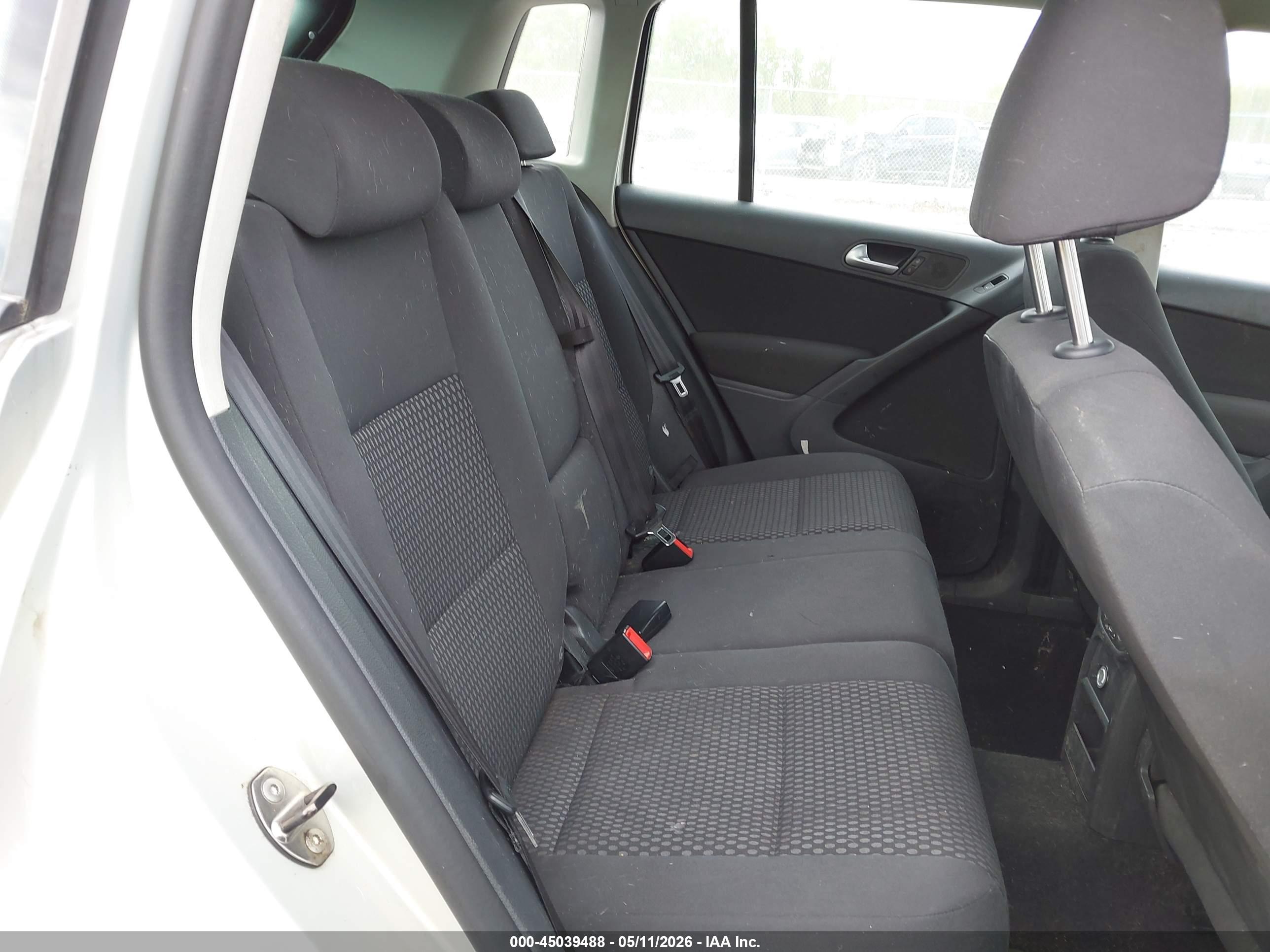 VOLKSWAGEN TIGUAN image 8