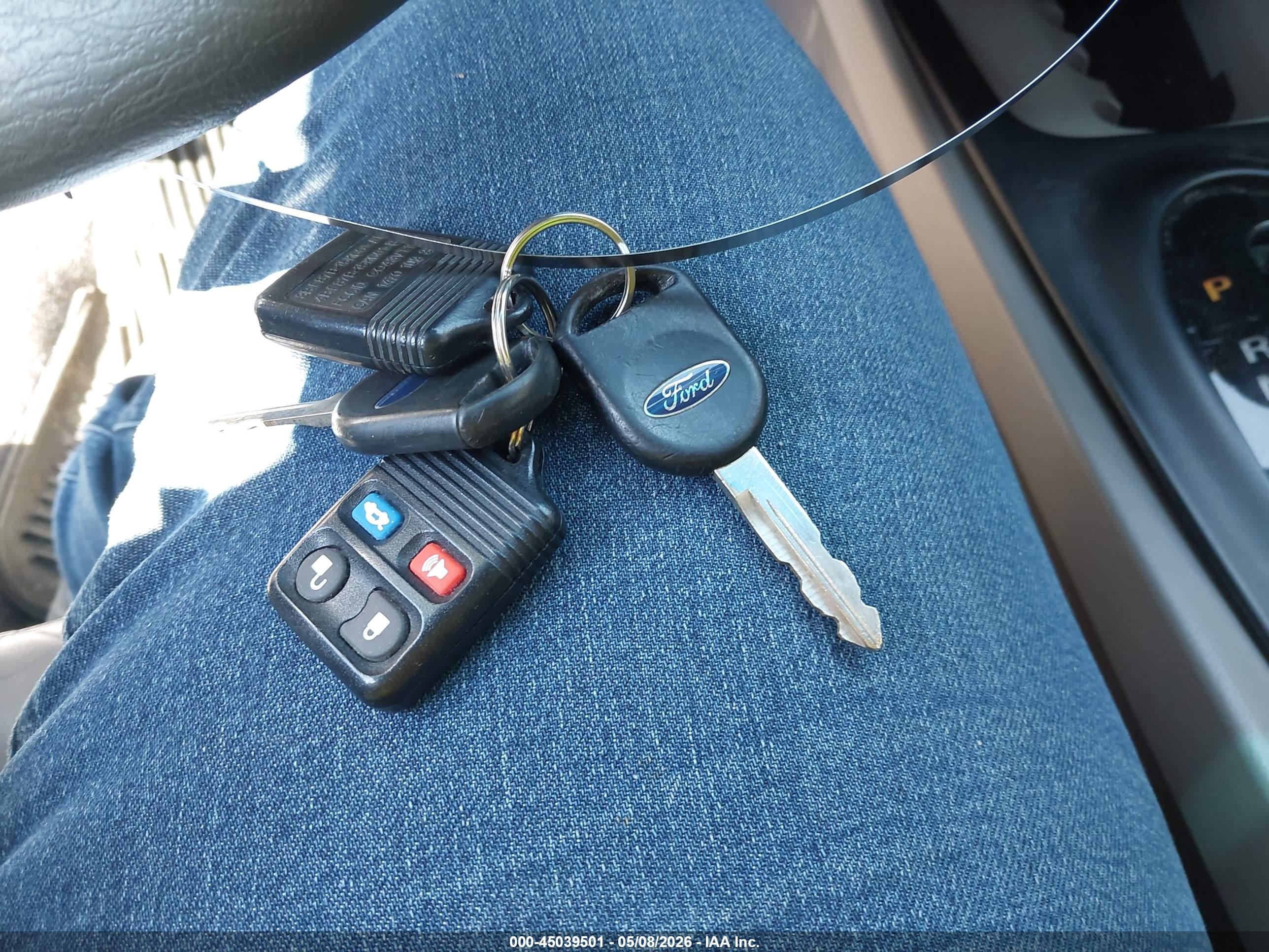 FORD TAURUS image 11