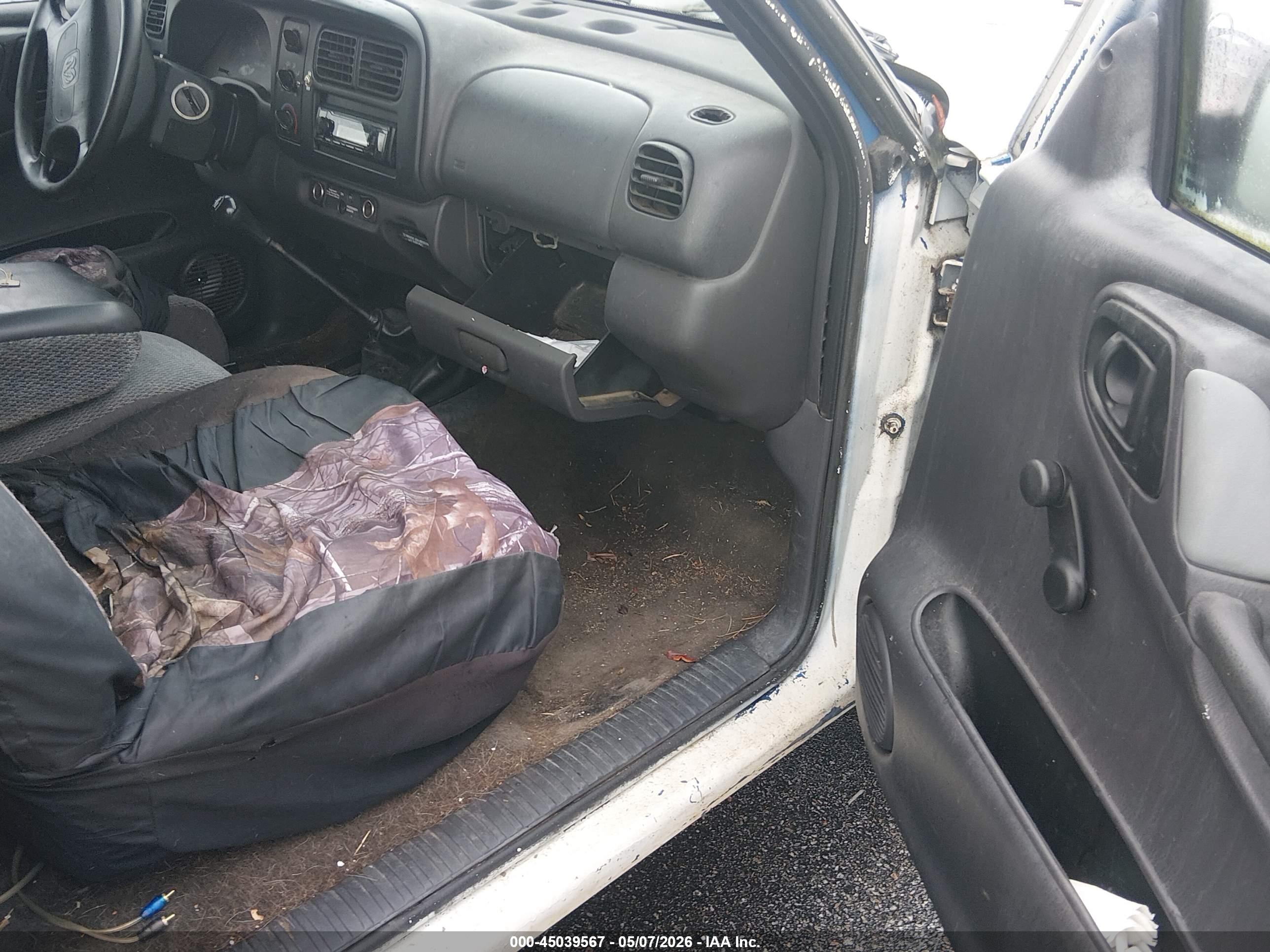 DODGE DAKOTA image 5