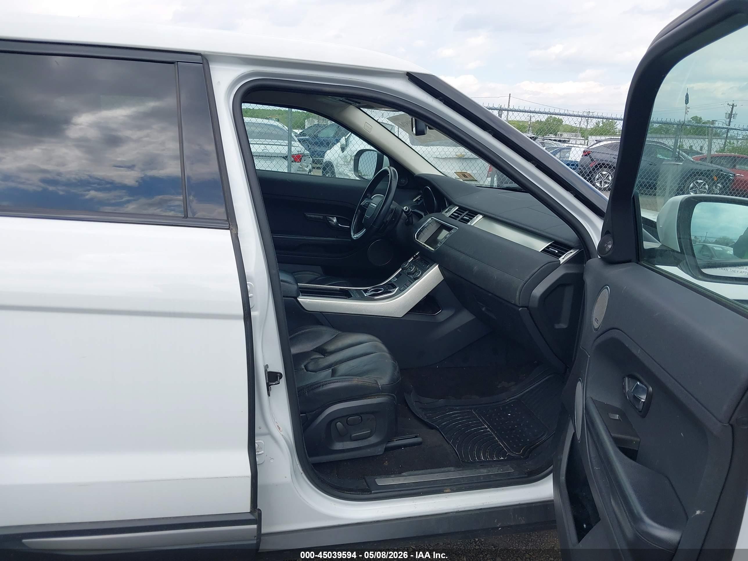 LAND ROVER image 5