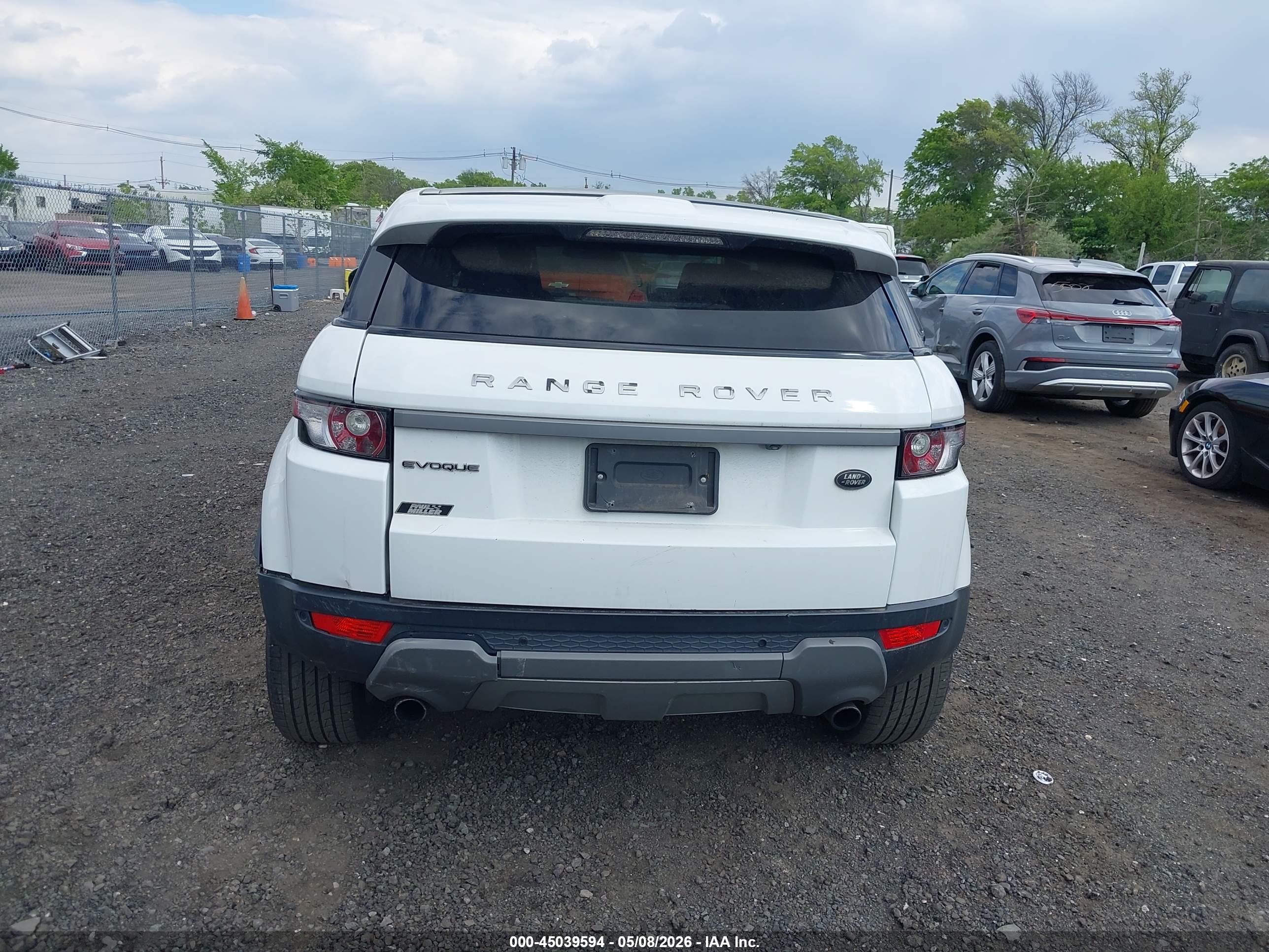 LAND ROVER image 6