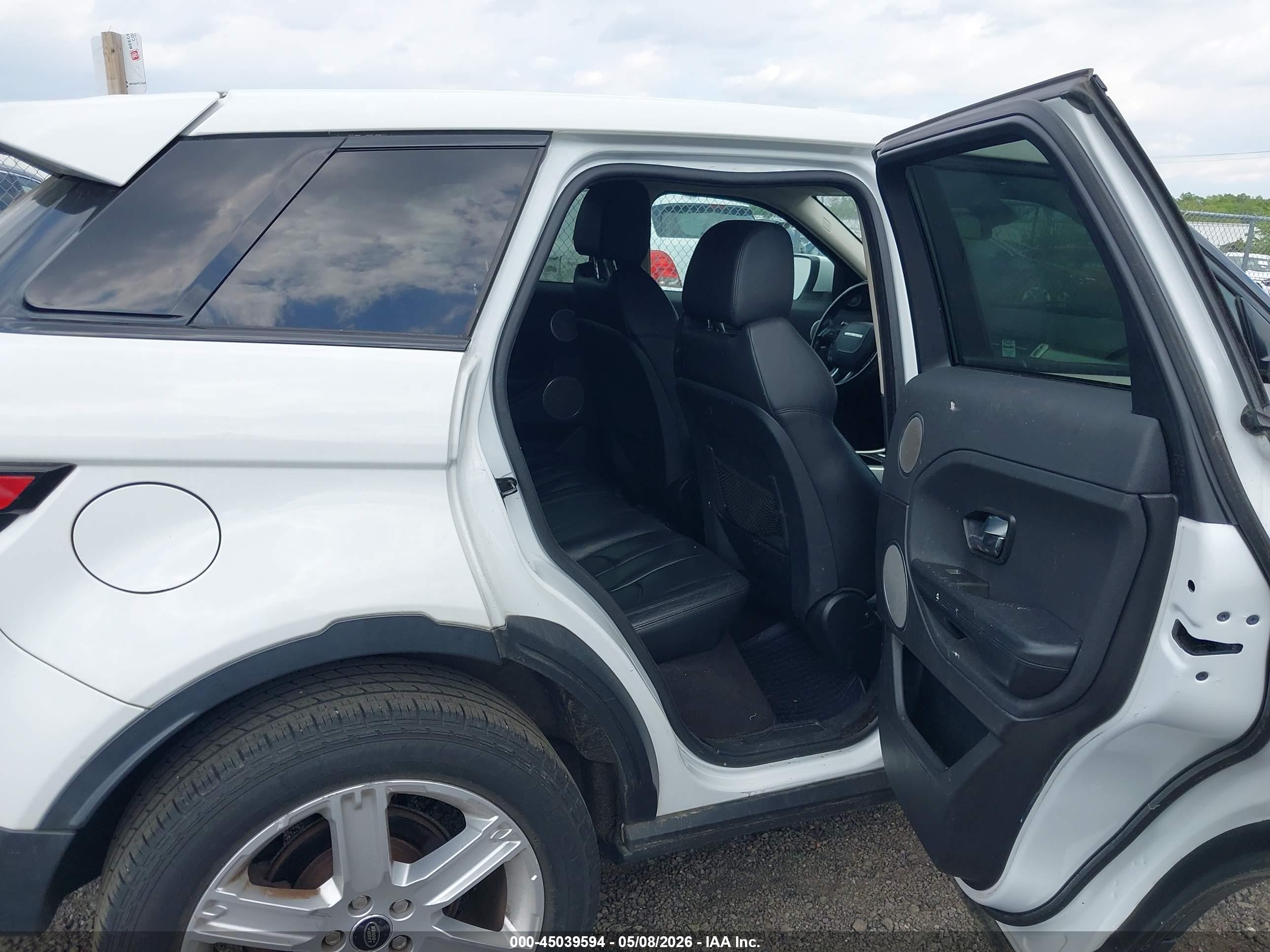 LAND ROVER image 8