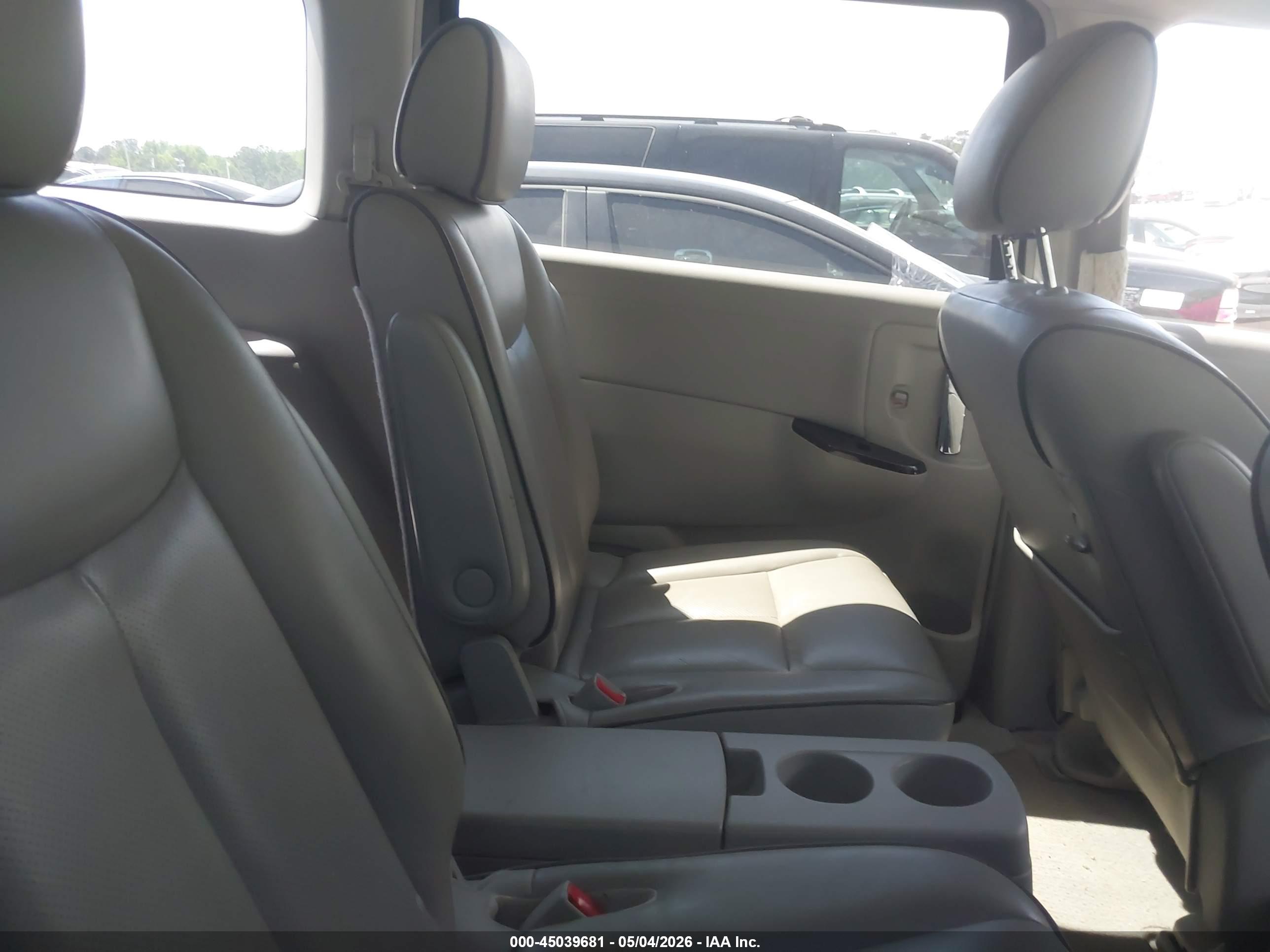 NISSAN QUEST image 8