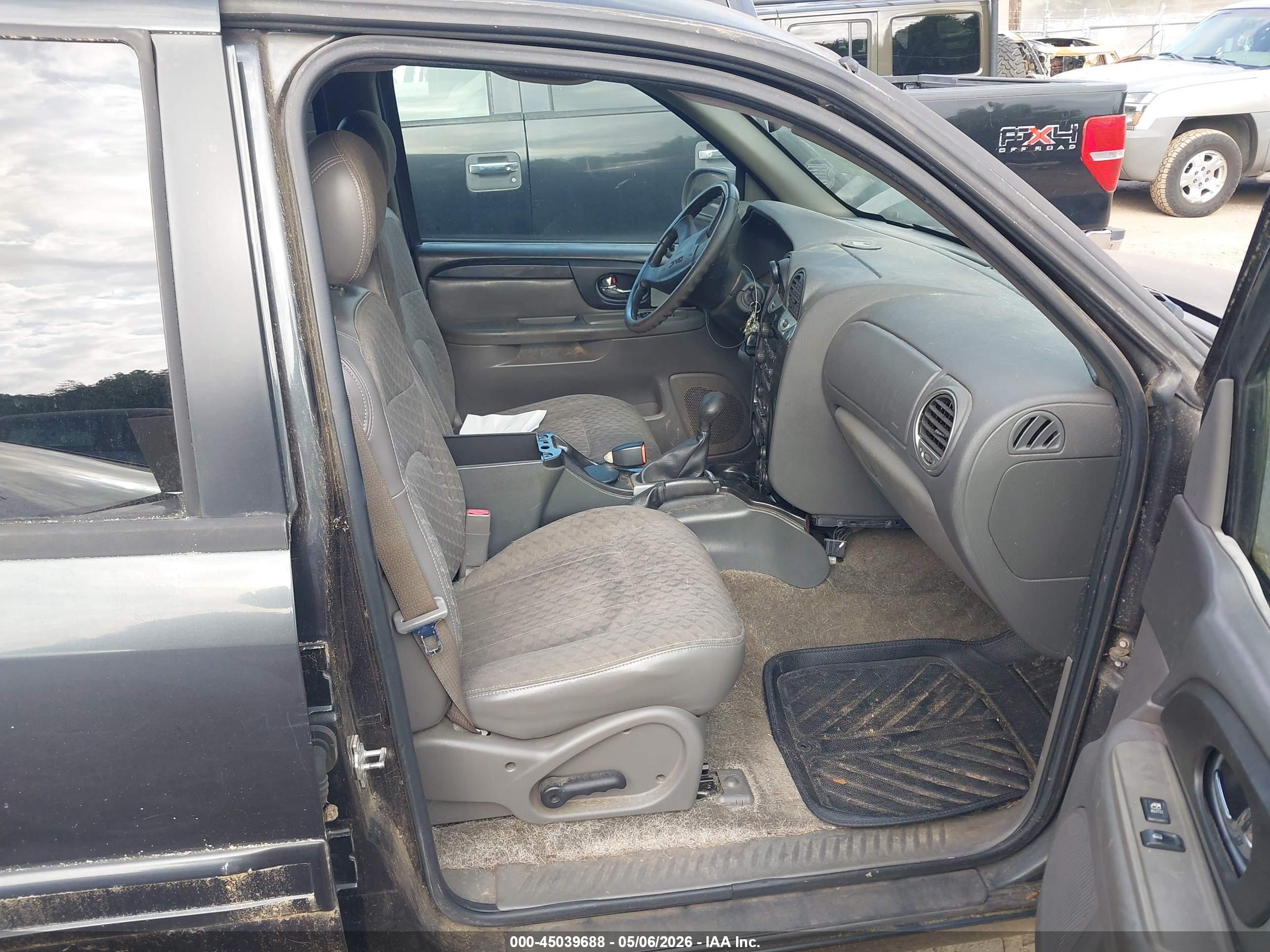 GMC ENVOY image 5