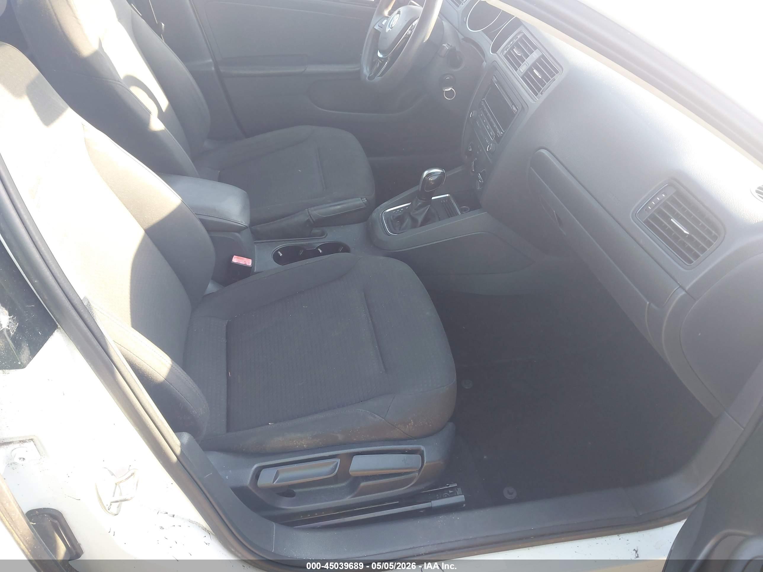 VOLKSWAGEN JETTA image 5