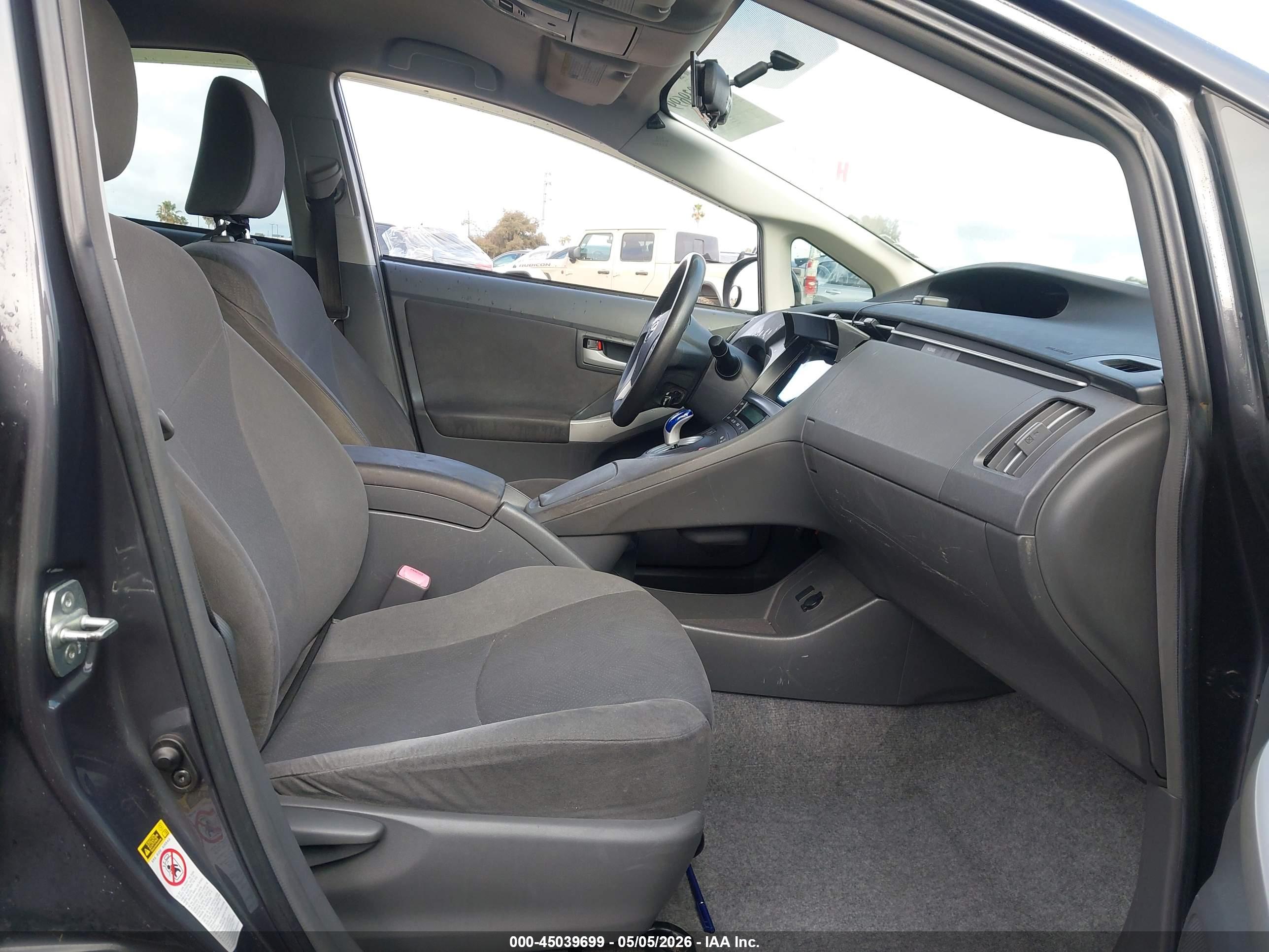 TOYOTA PRIUS image 5