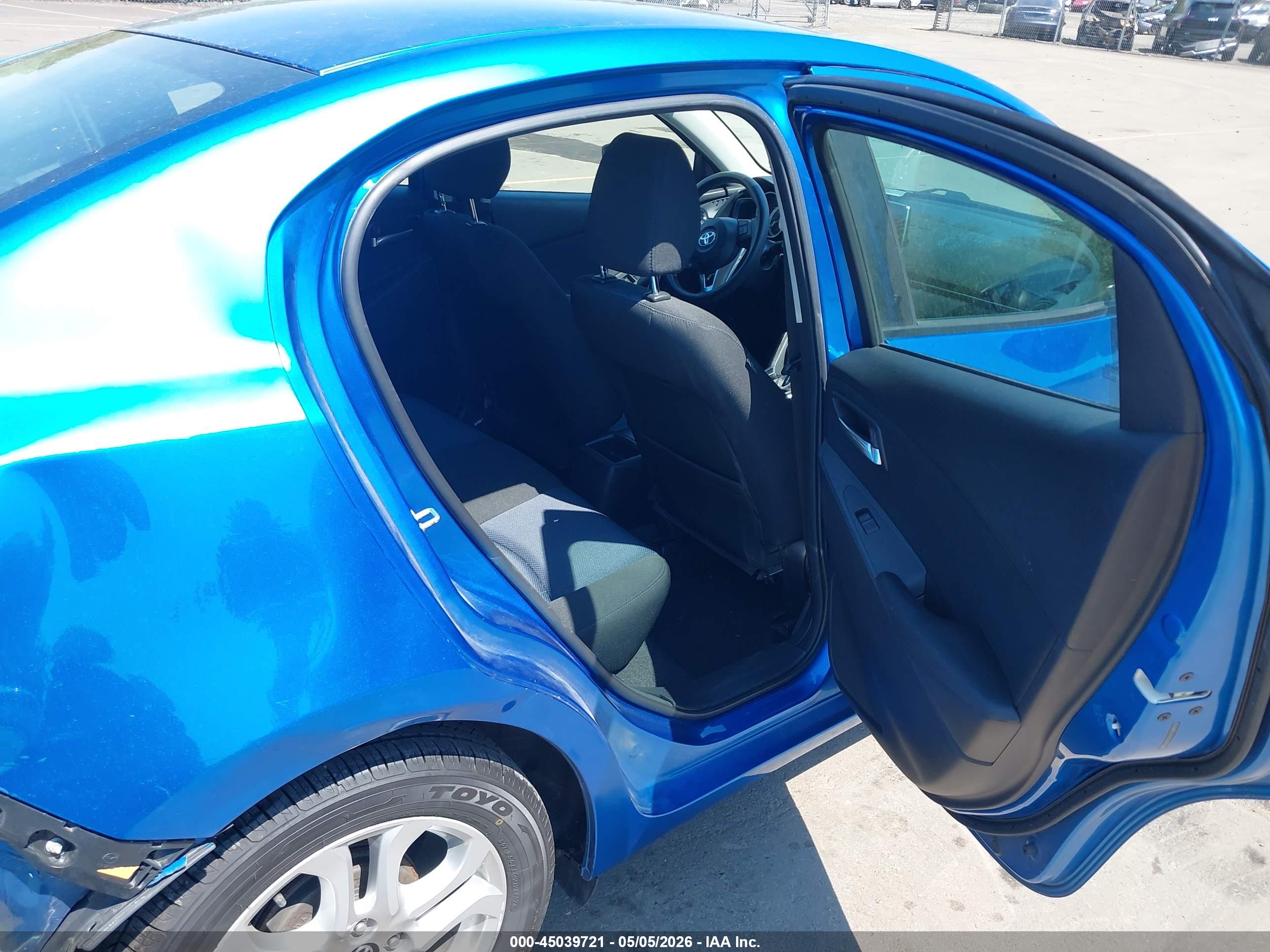 TOYOTA YARIS image 8