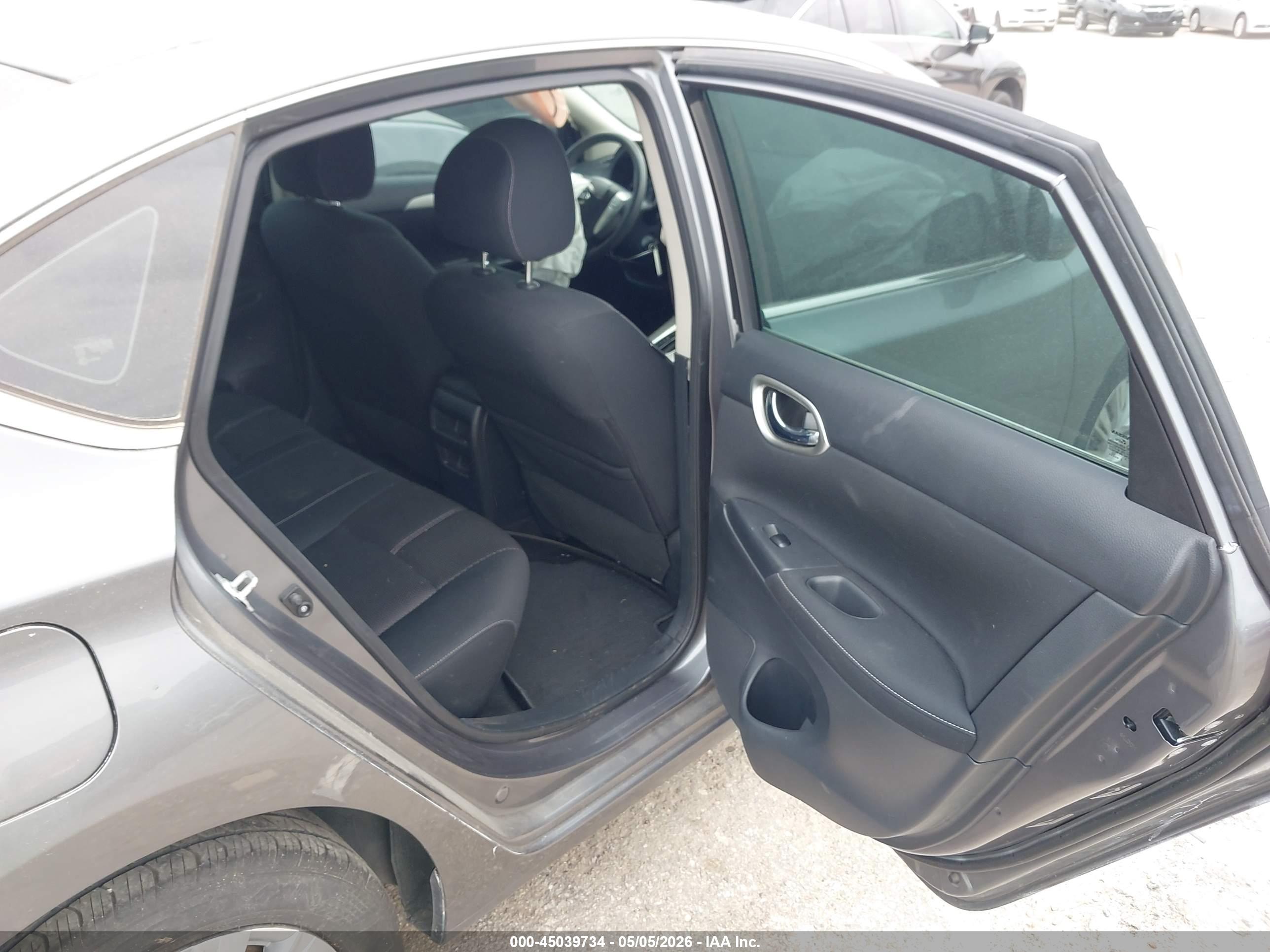 NISSAN SENTRA image 8