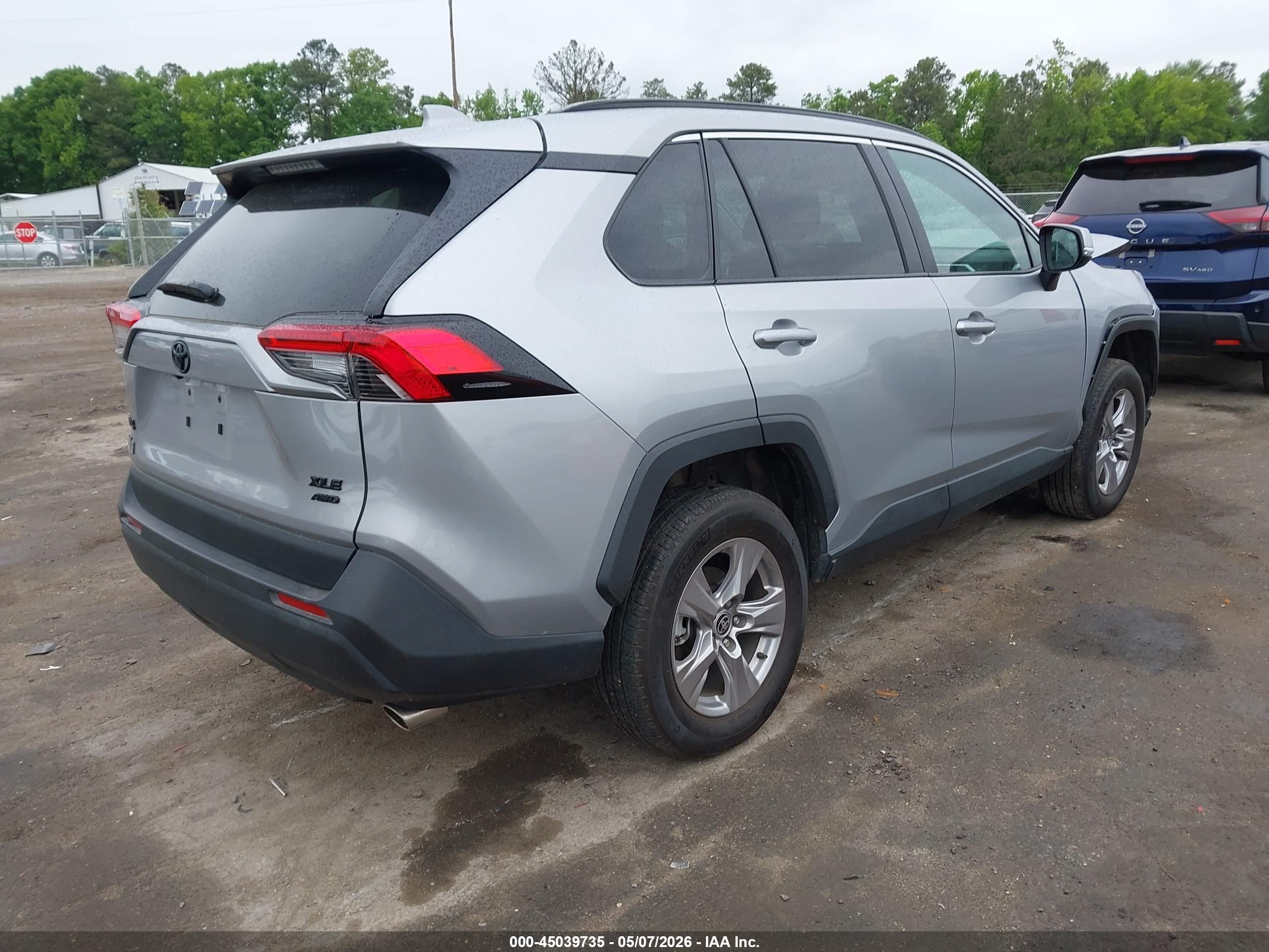TOYOTA RAV4 image 4