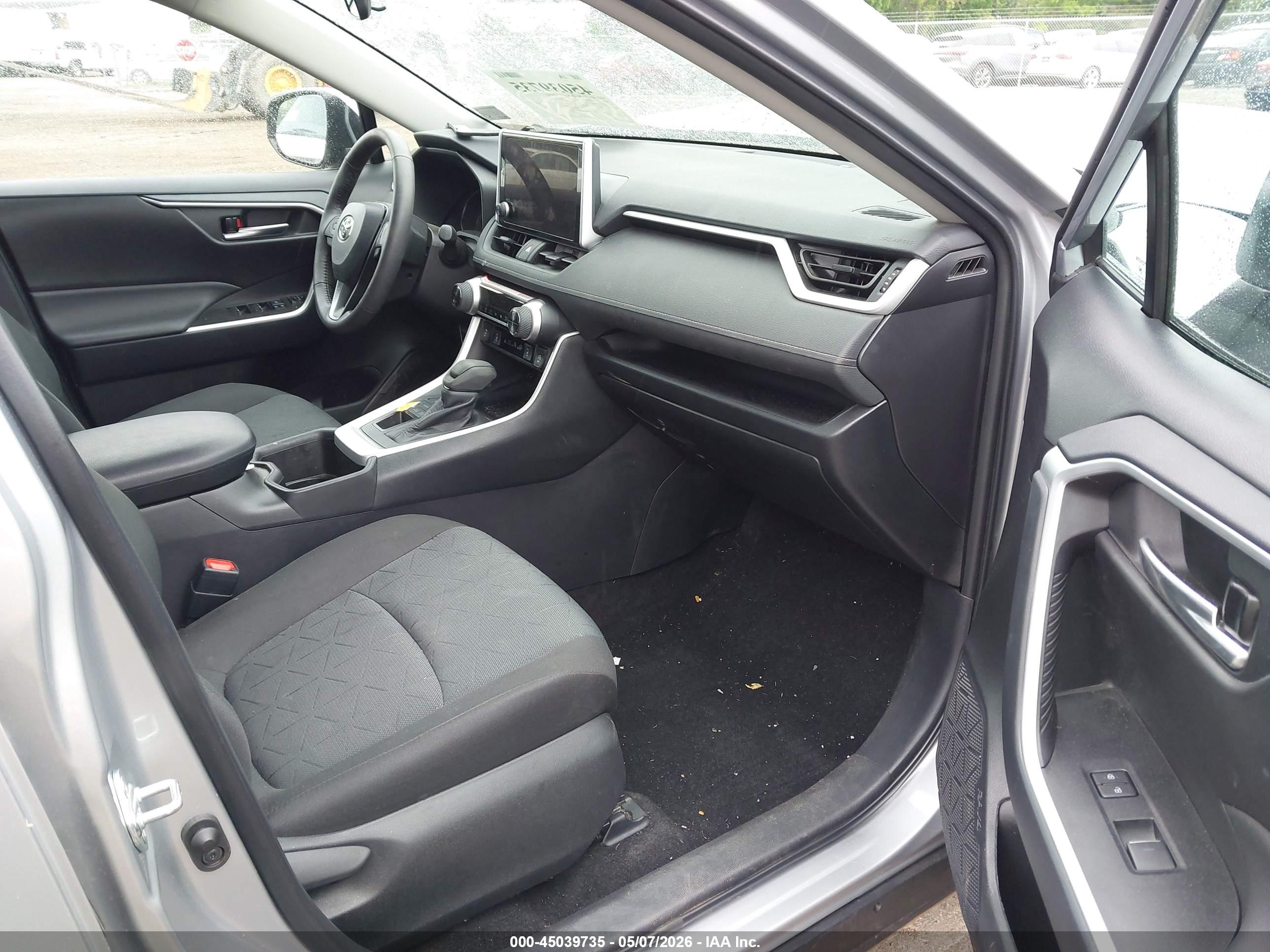 TOYOTA RAV4 image 5