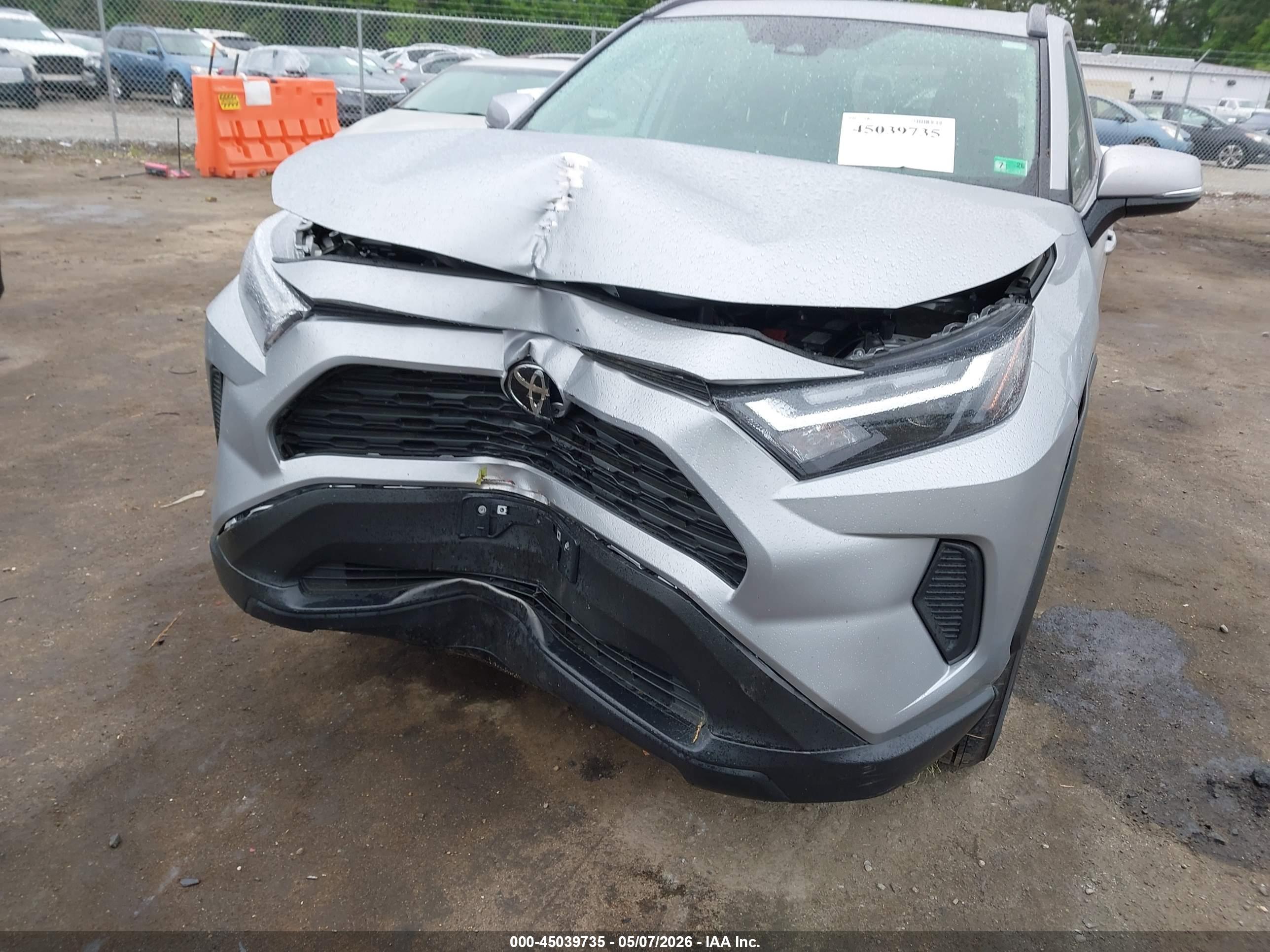 TOYOTA RAV4 image 6