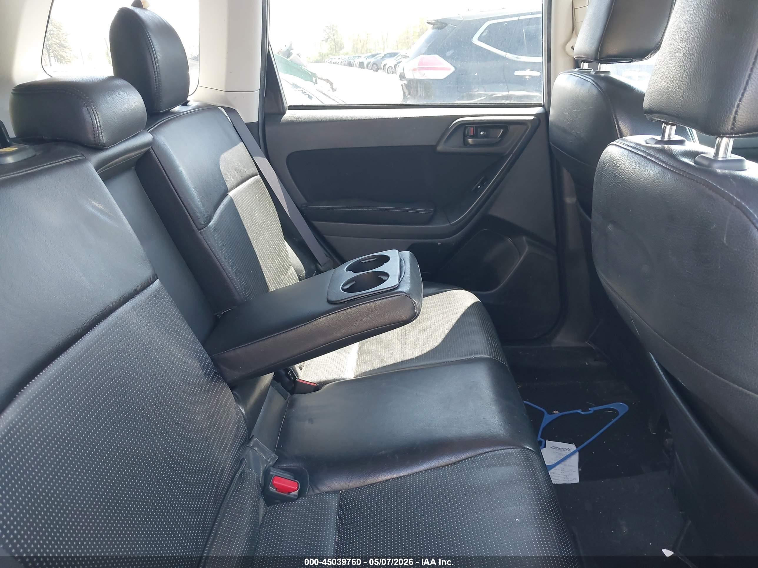 SUBARU FORESTER image 8