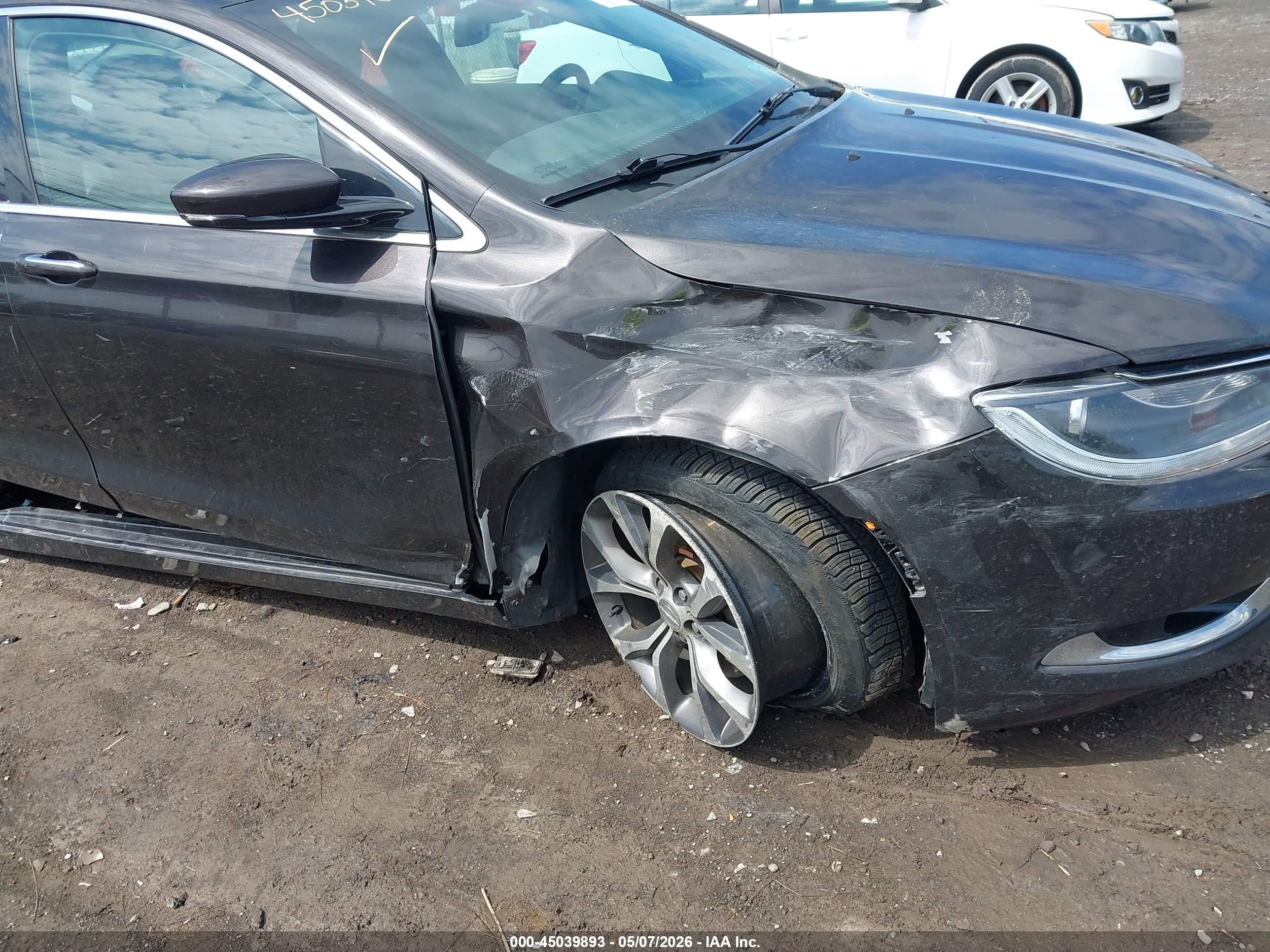 CHRYSLER 200 image 6