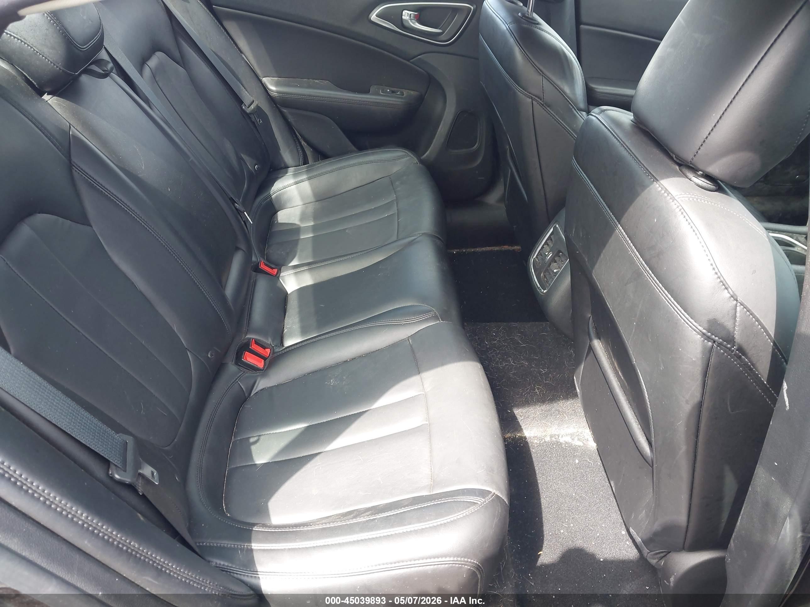 CHRYSLER 200 image 8