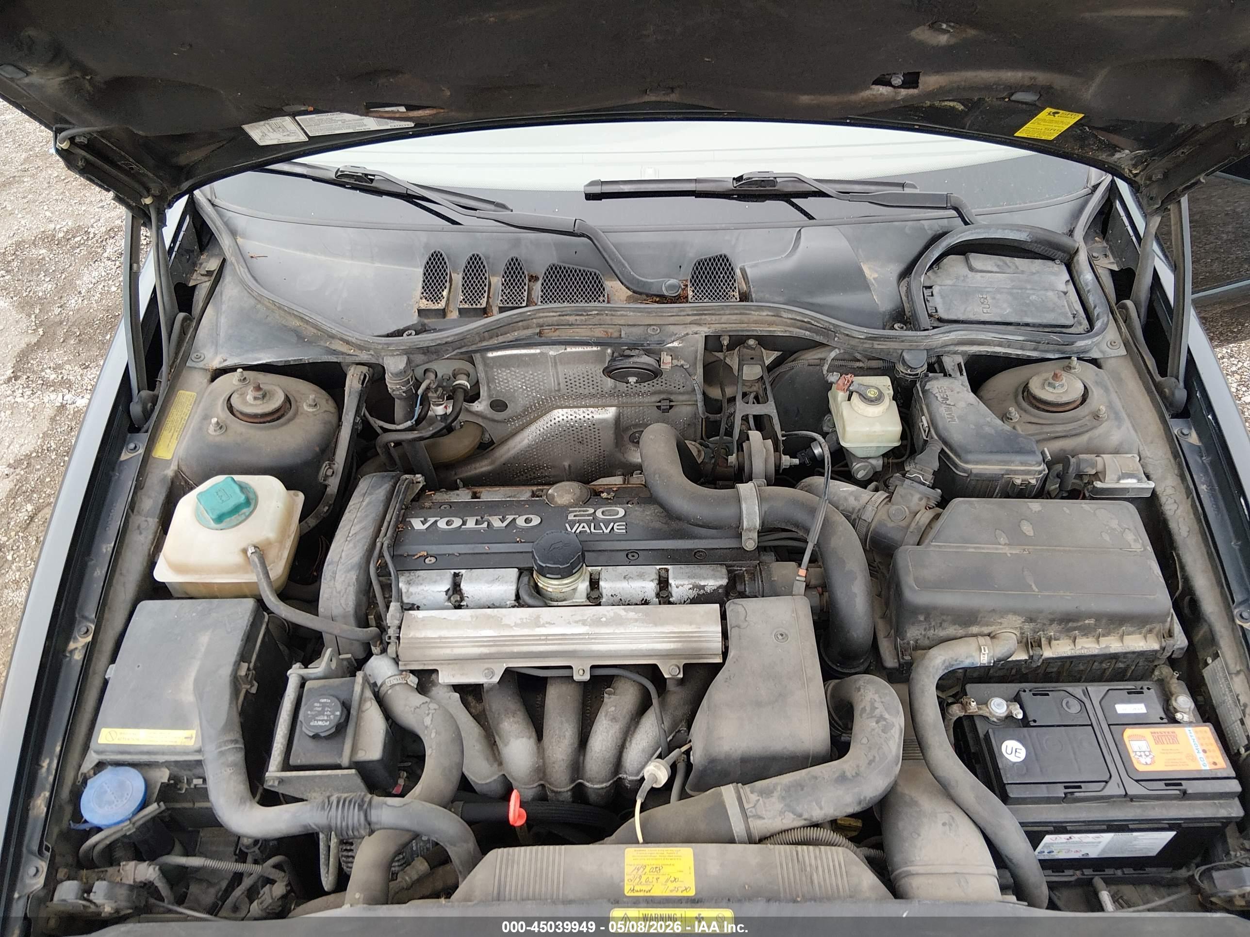 VOLVO V70 image 10