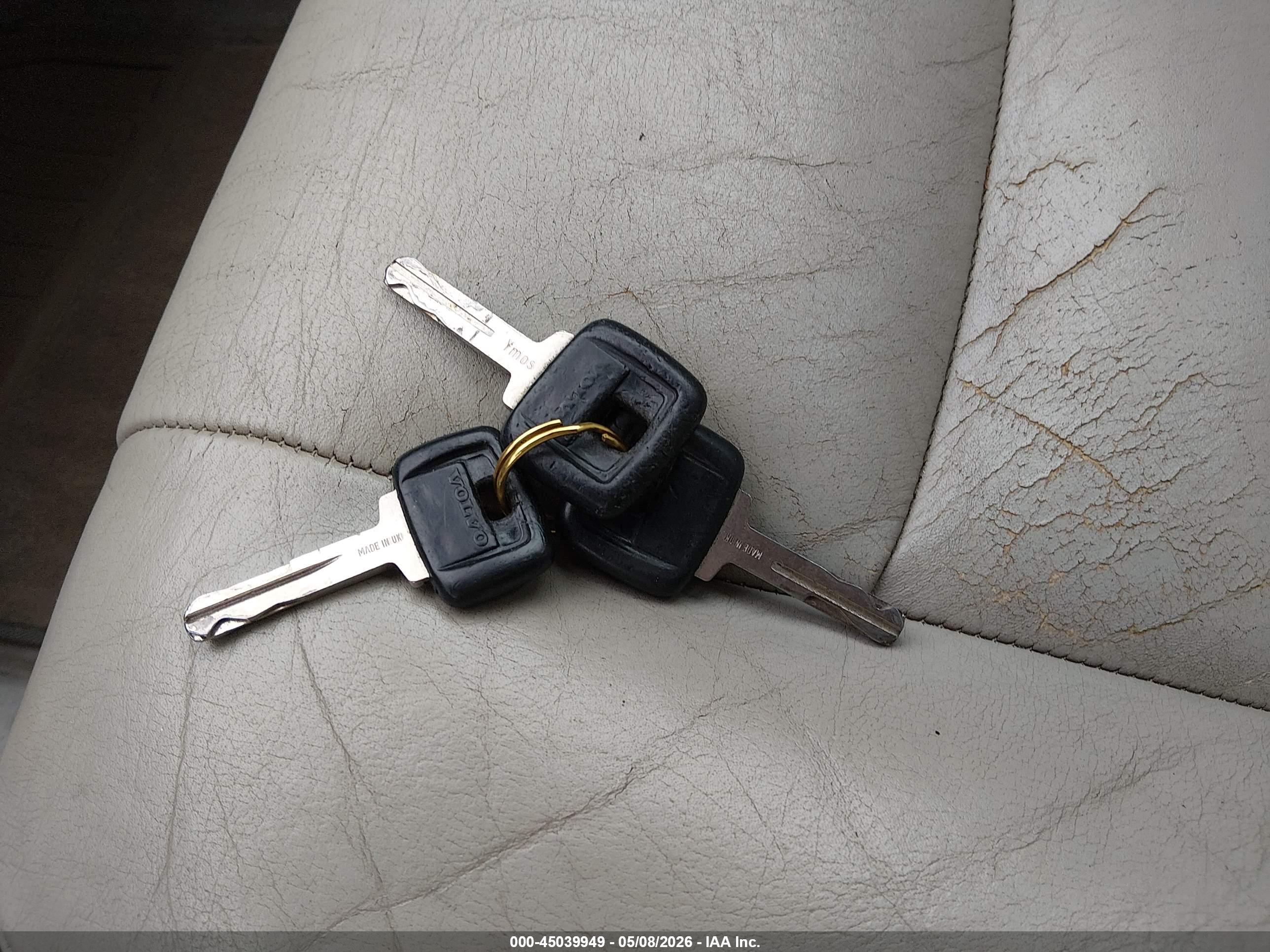 VOLVO V70 image 11