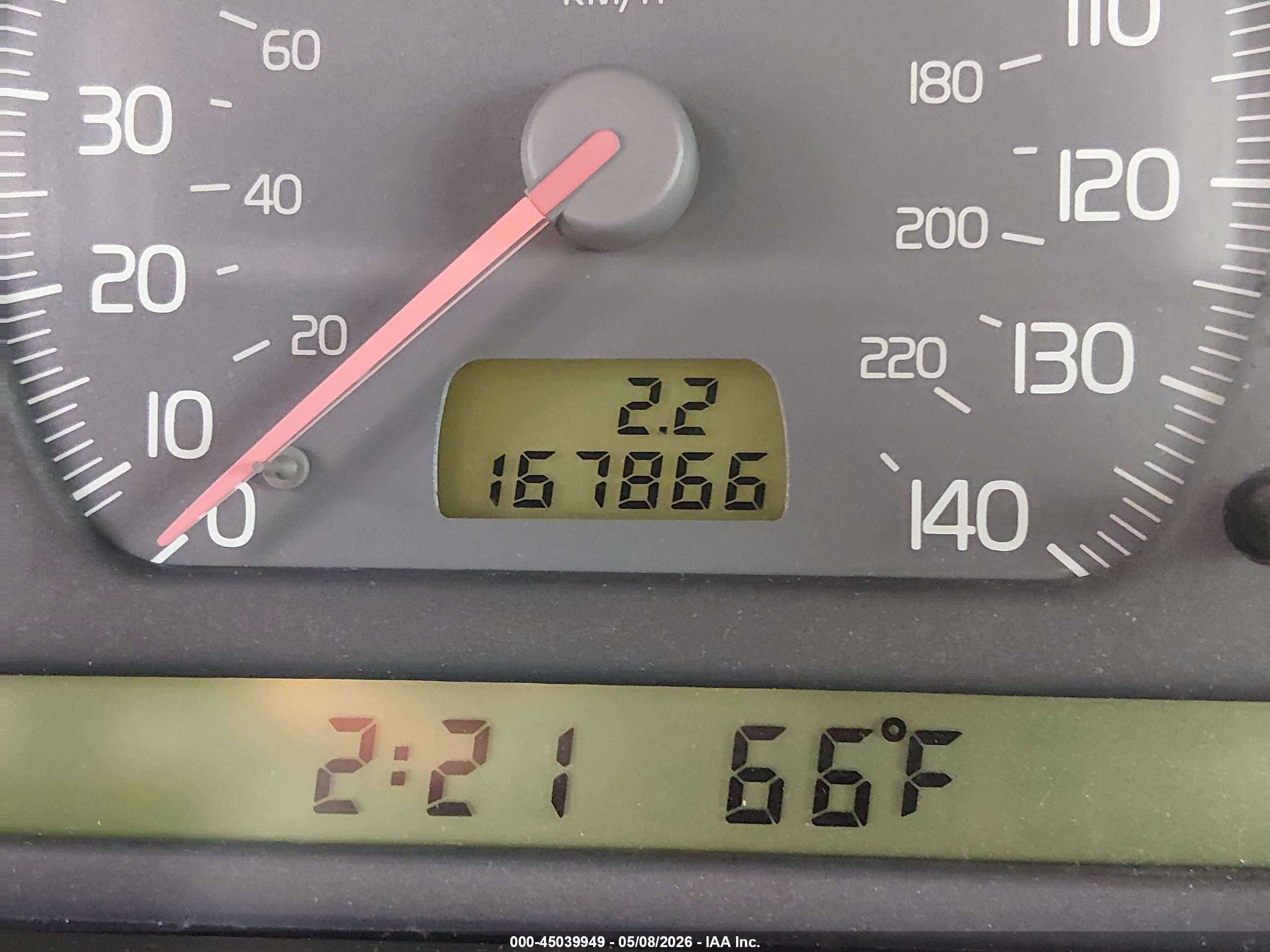 VOLVO V70 image 7