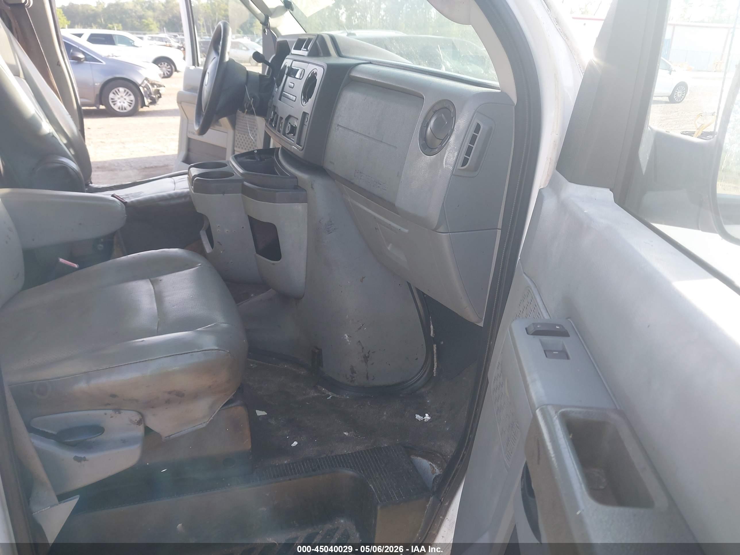 FORD E-250 image 5