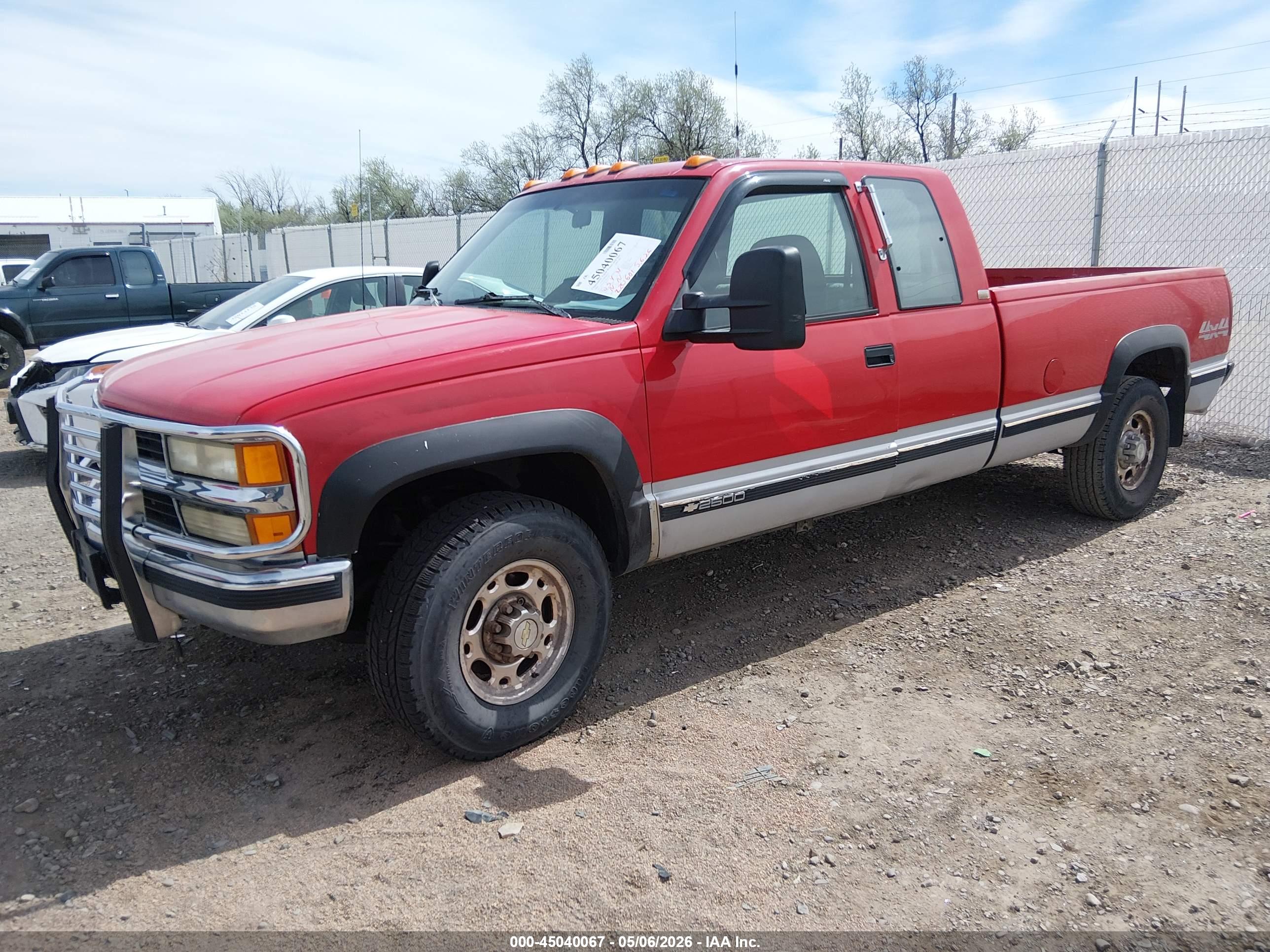 CHEVROLET GMT-400 image 2
