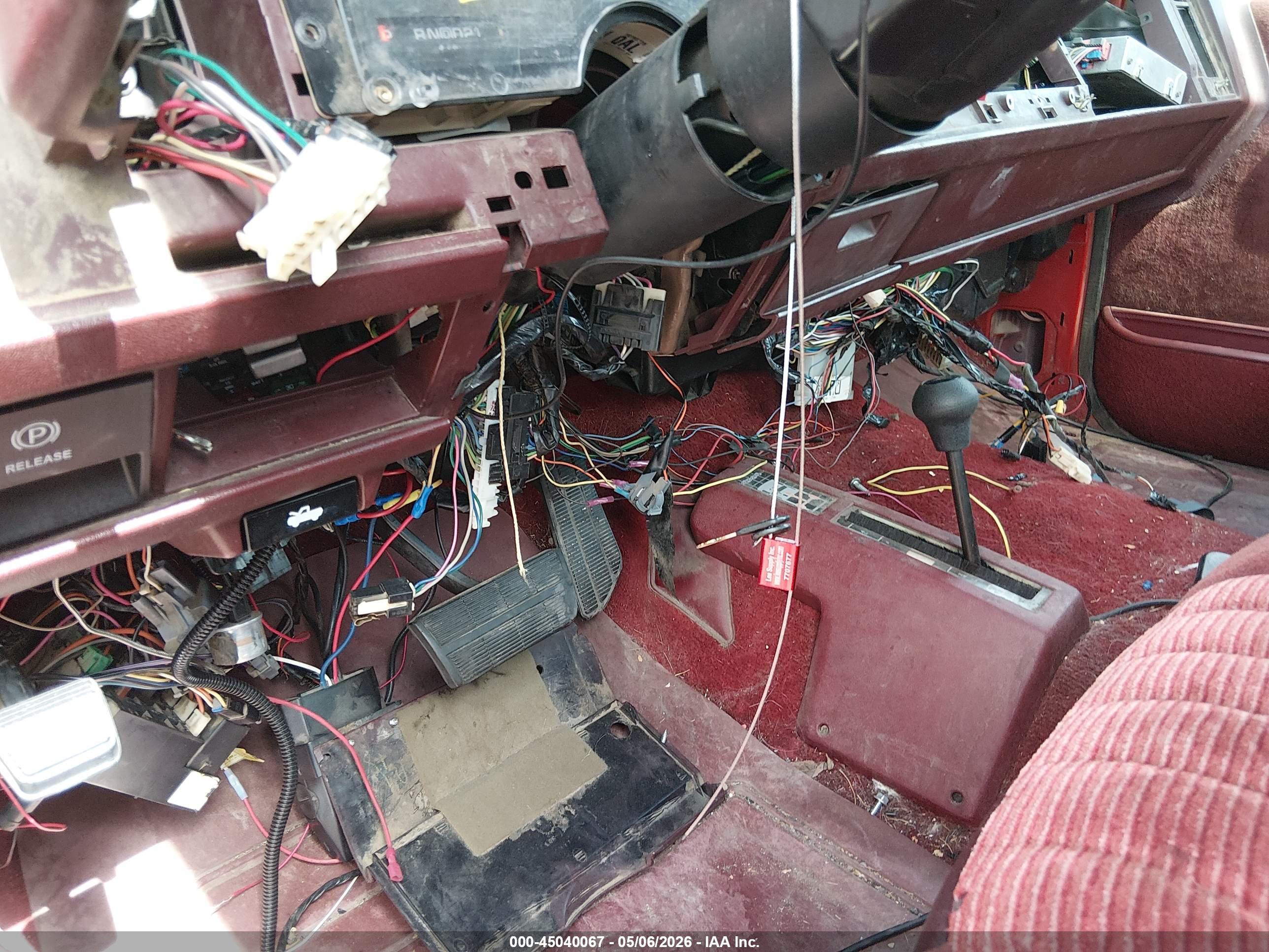 CHEVROLET GMT-400 image 6