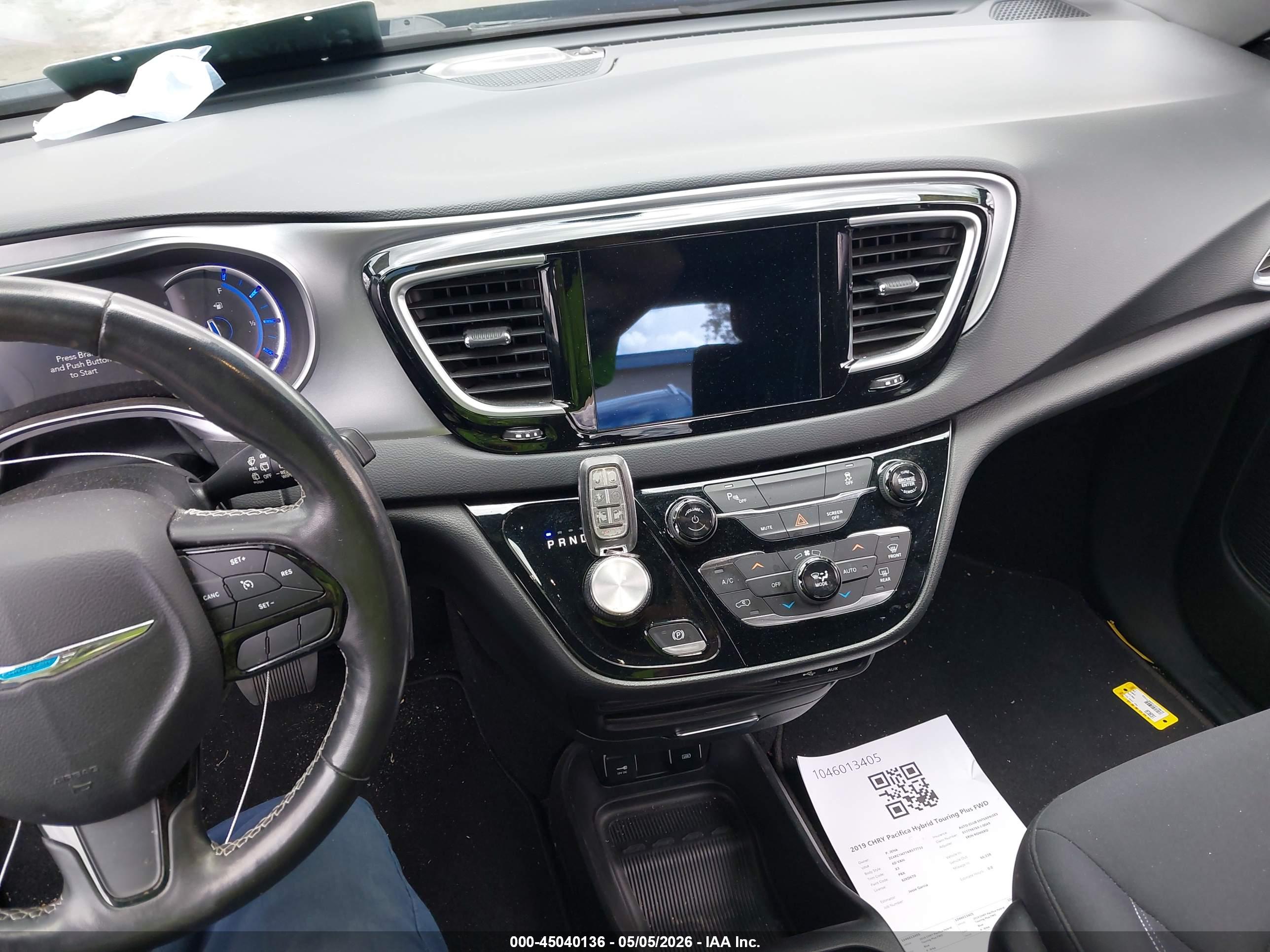 CHRYSLER PACIFICA image 11