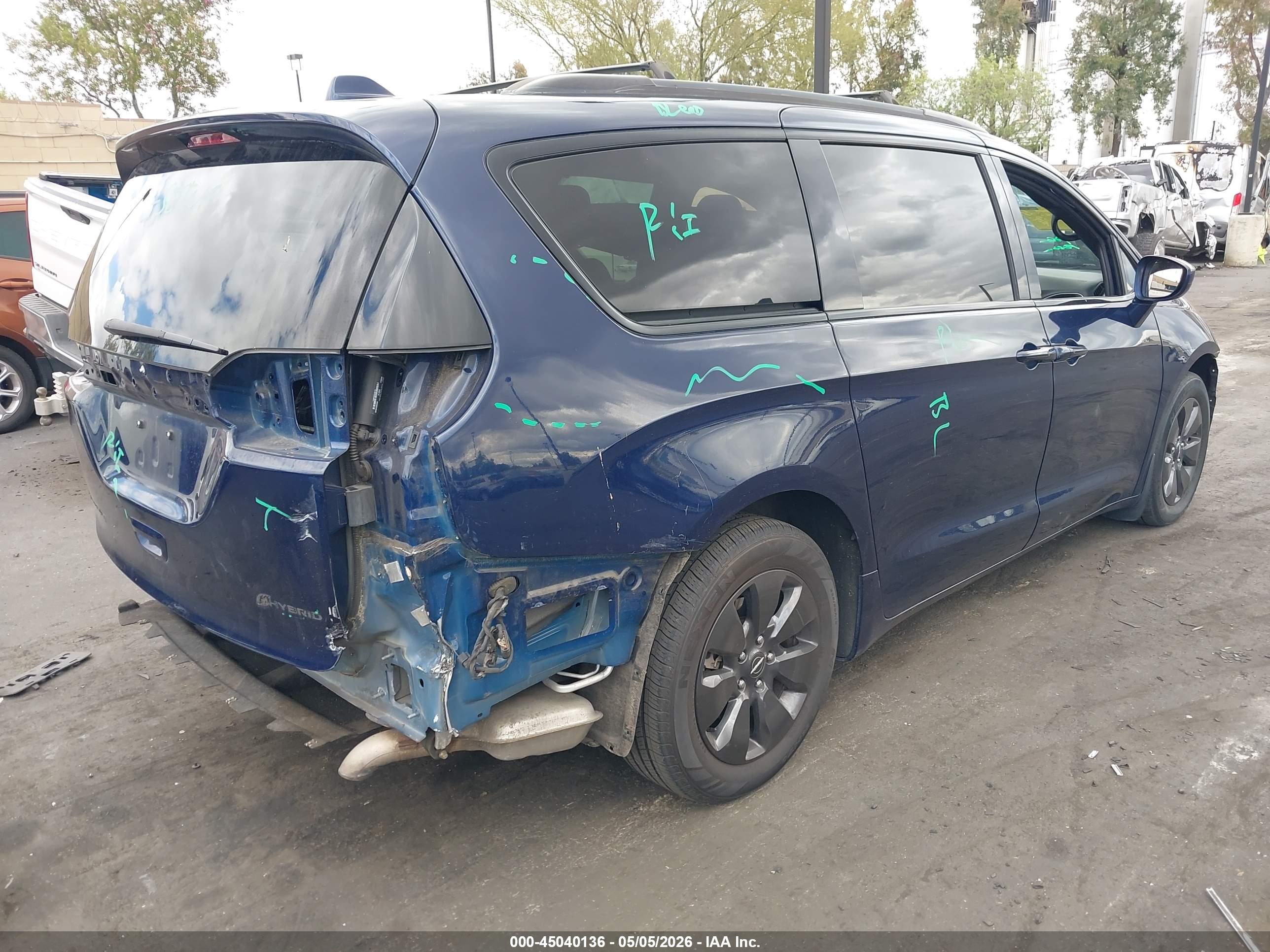 CHRYSLER PACIFICA image 4