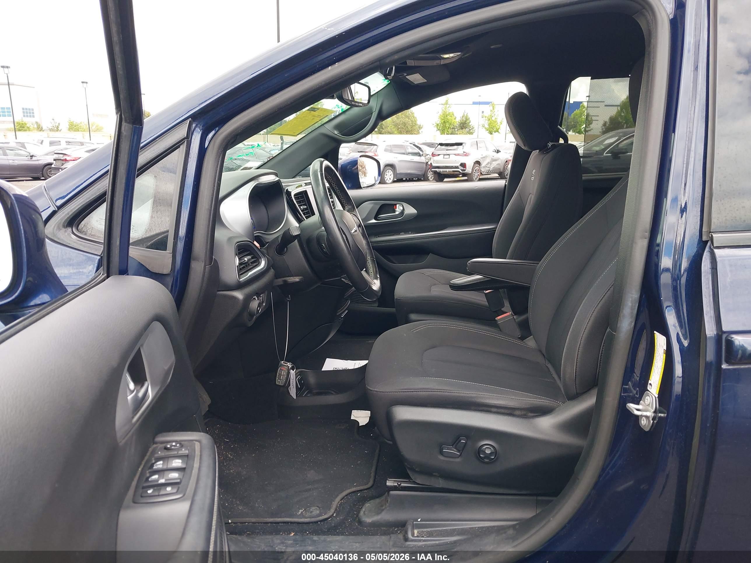 CHRYSLER PACIFICA image 5