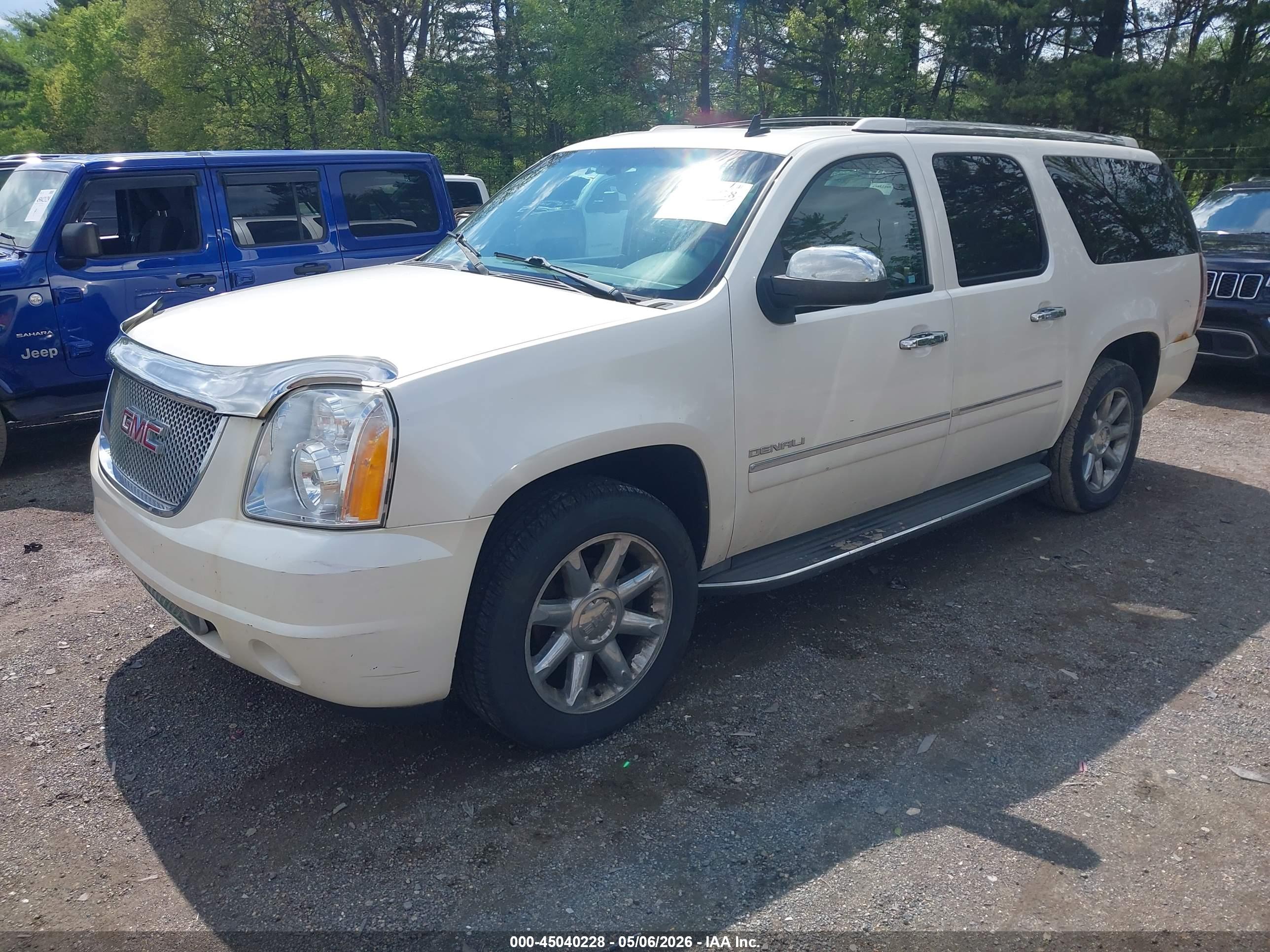 GMC YUKON image 2