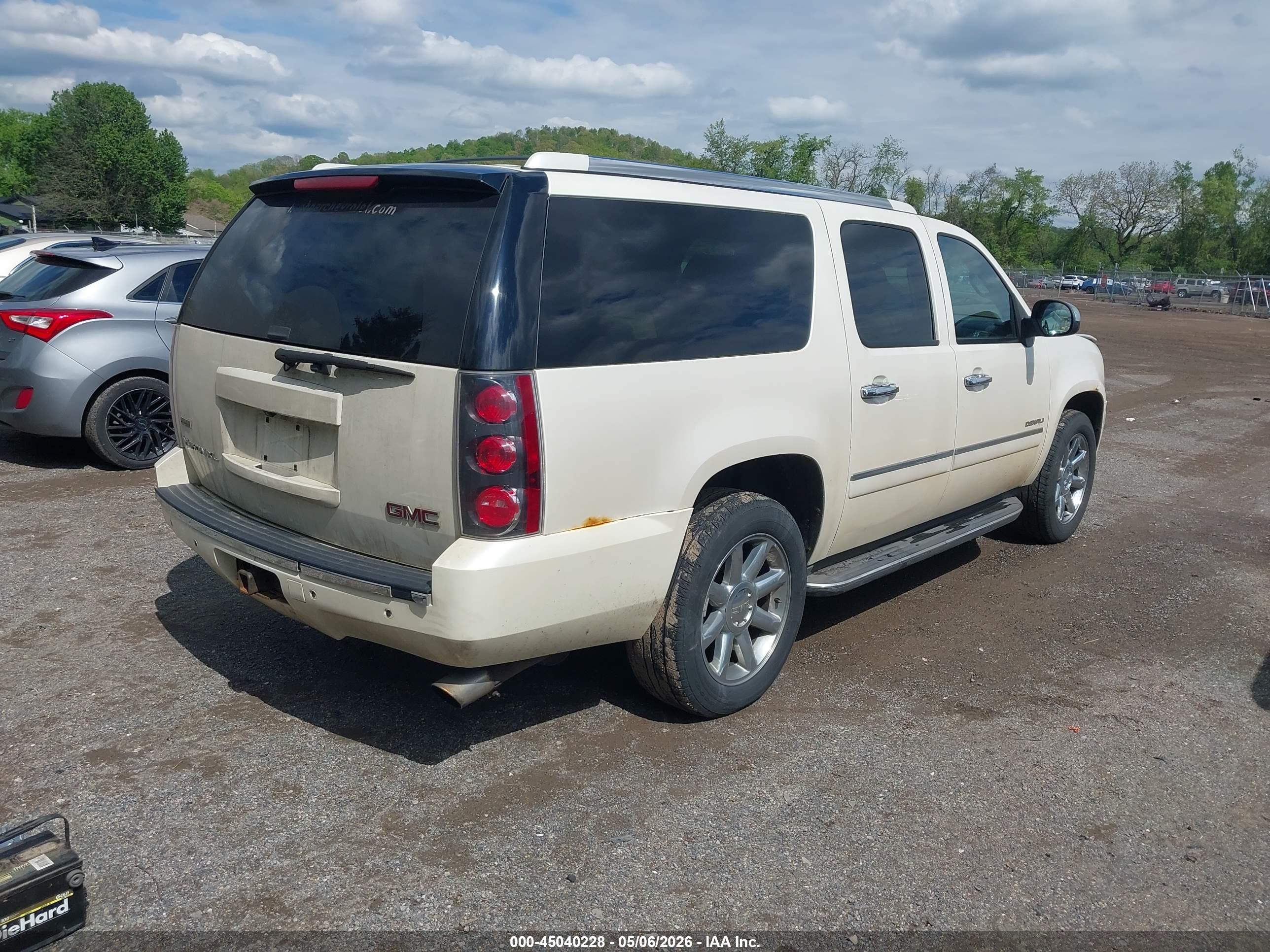 GMC YUKON image 4