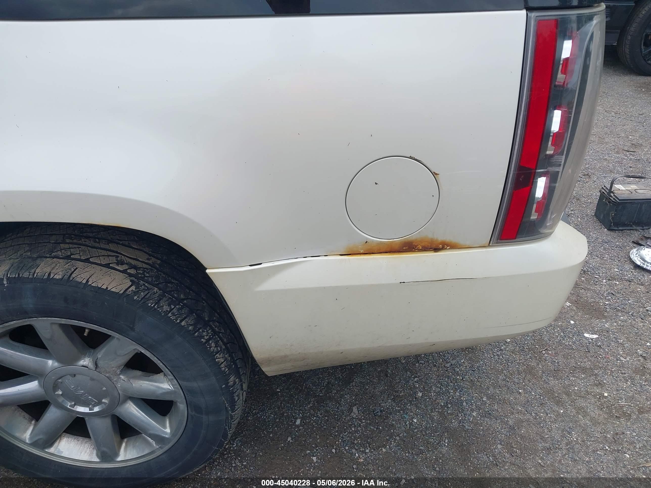 GMC YUKON image 6