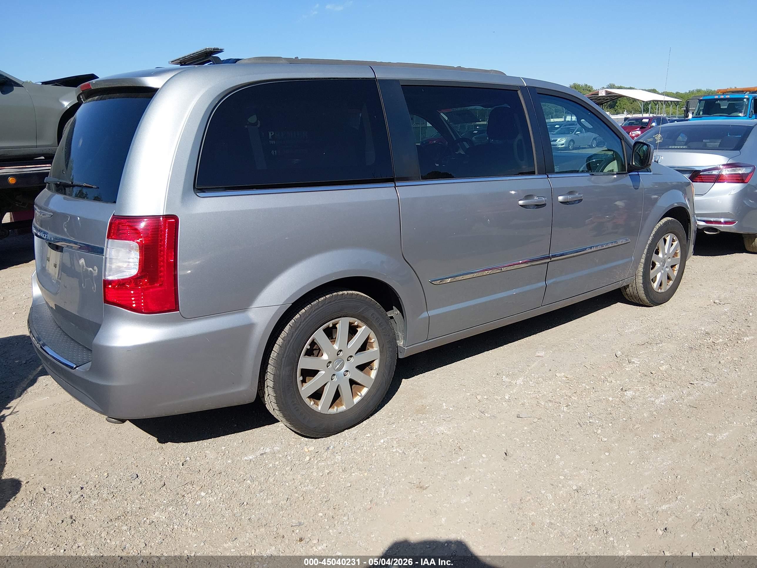 CHRYSLER TOWN image 4
