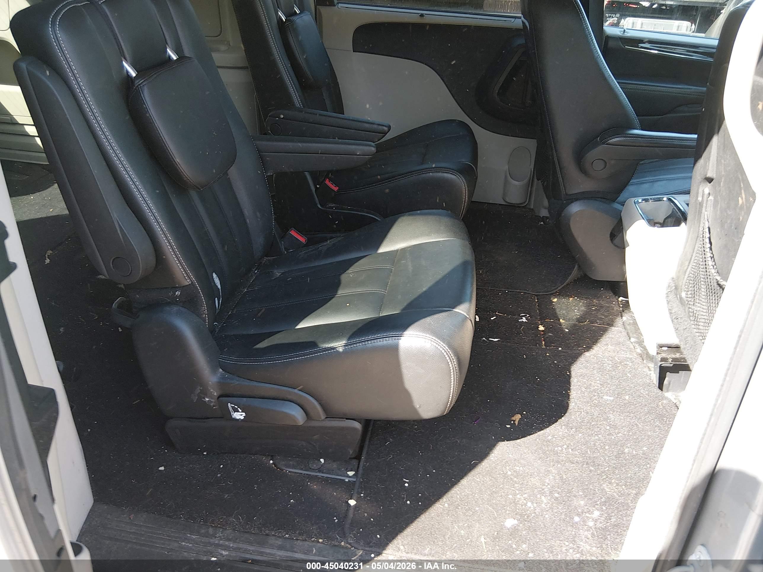 CHRYSLER TOWN image 8